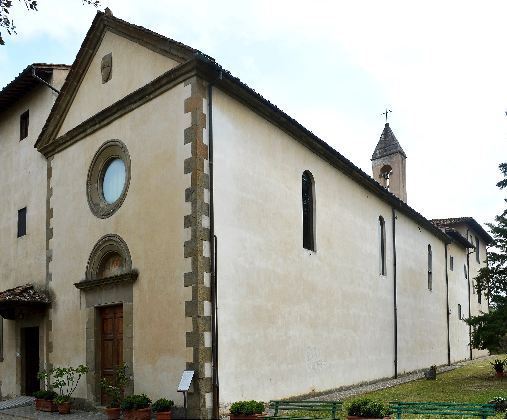 Photo showing: Esterno della chiesa.