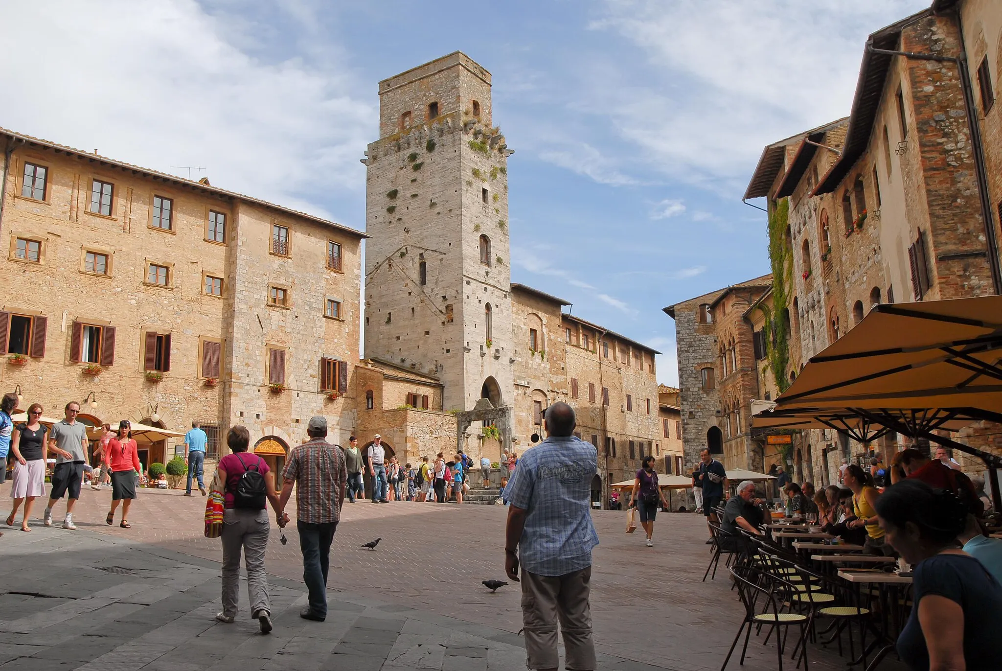 Photo showing: San Gimignano square