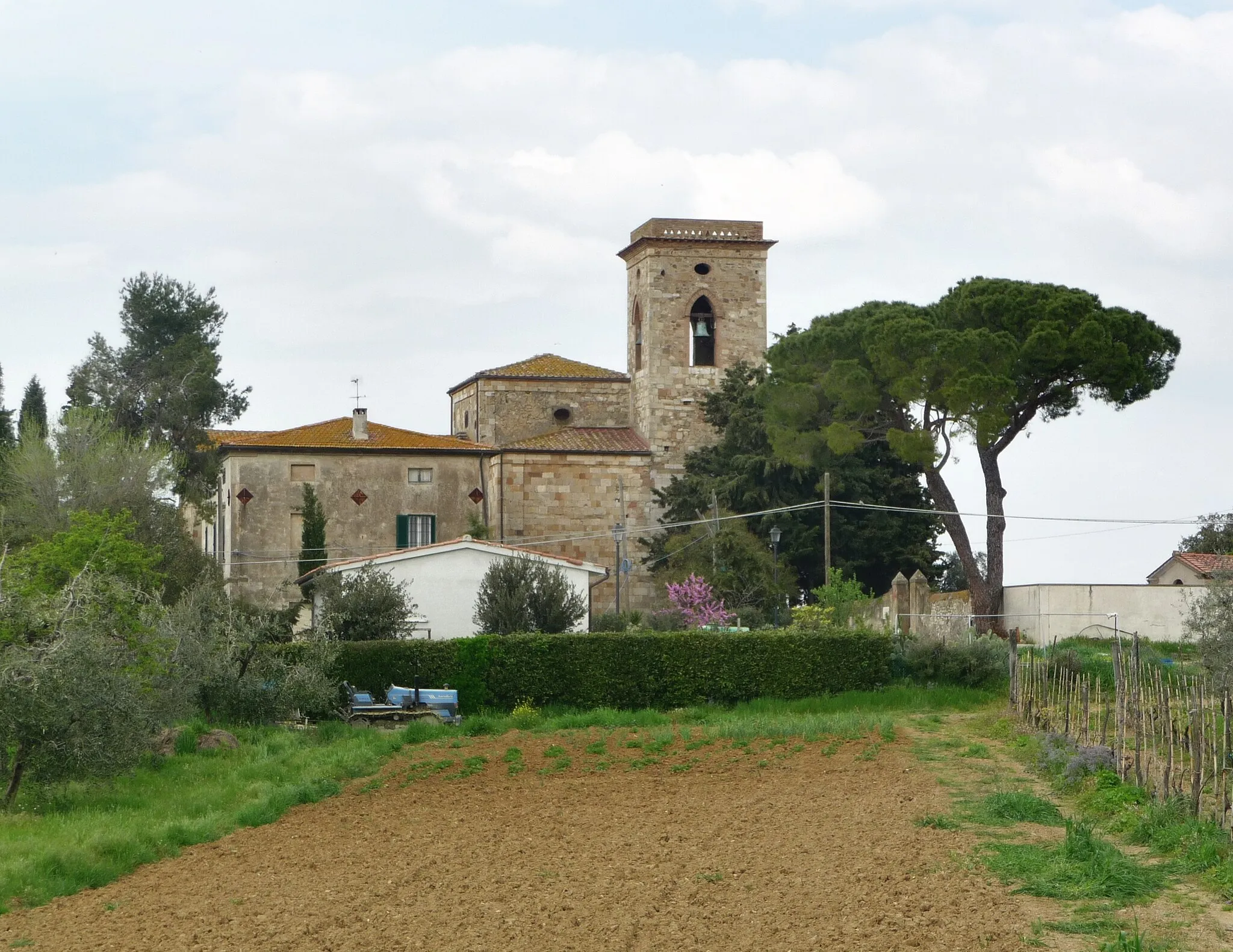 Photo showing: Pieve di Santa Maria Assunta e di Sant'Angelo, Santa Luce, Province Pisa, Tuscany, Italy