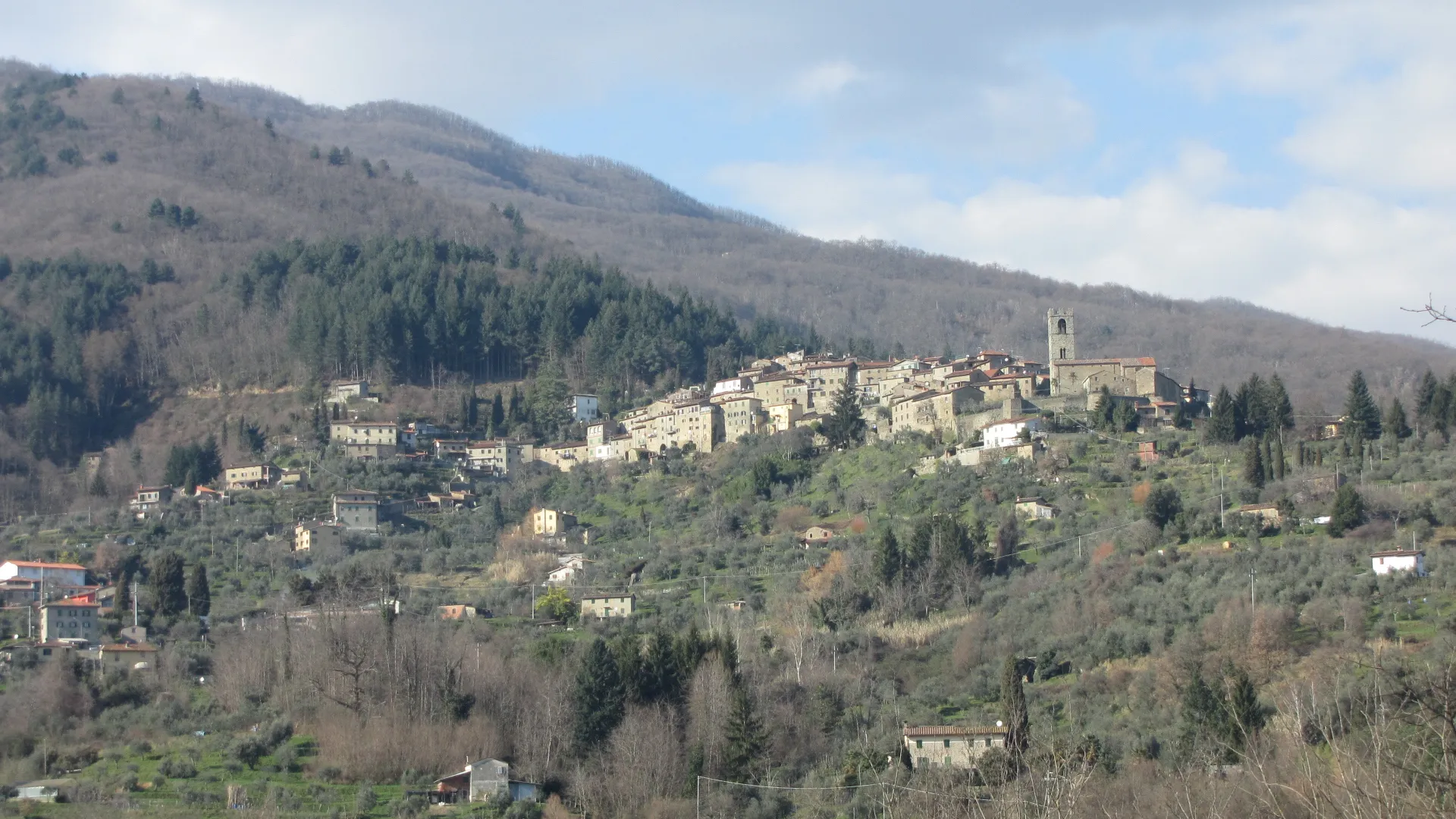 Photo showing: View of village of San Quirico, in the municipality of Pescia