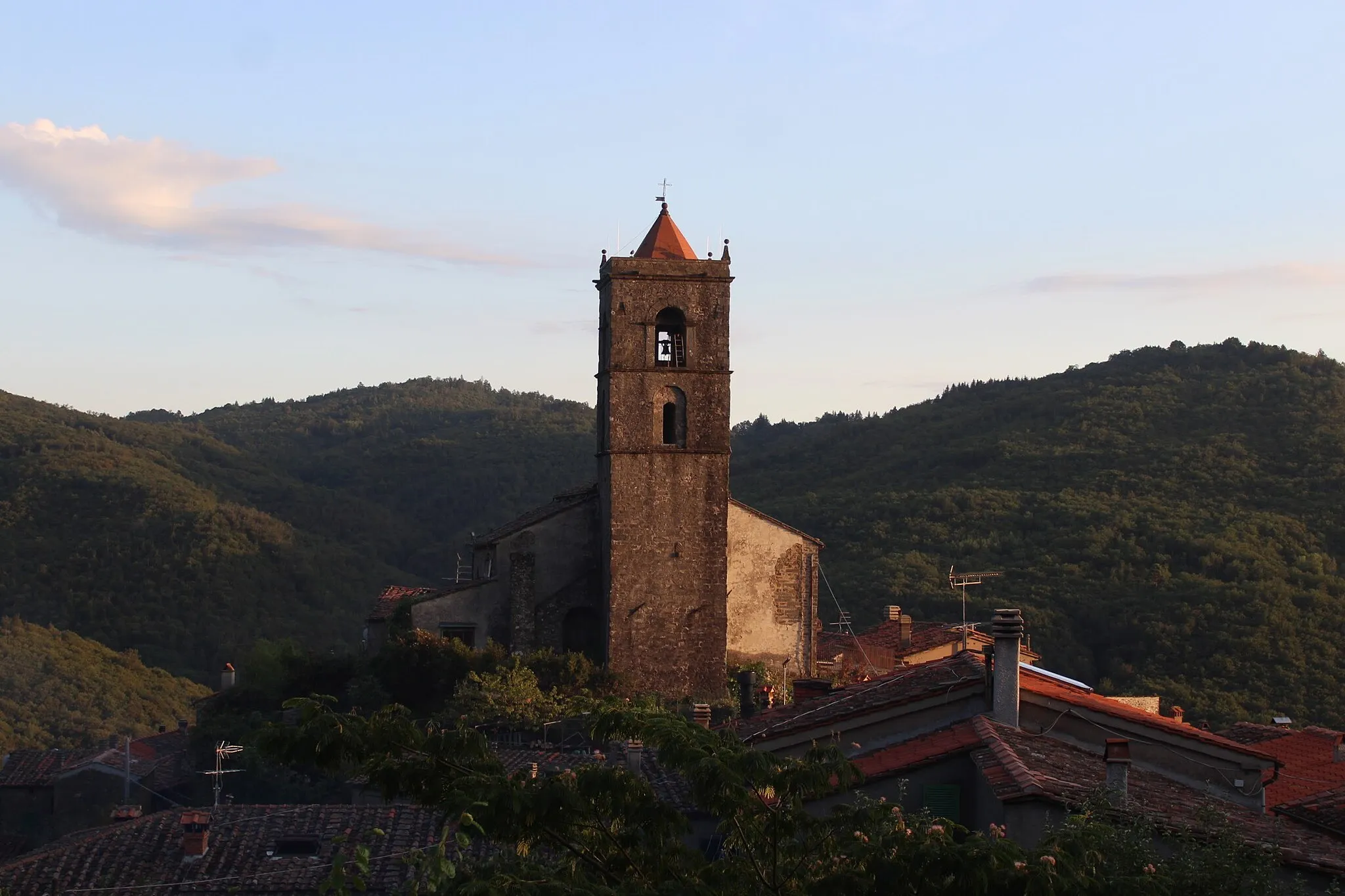 Photo showing: 2020, l’antico borgo di Calamecca al tramonto.