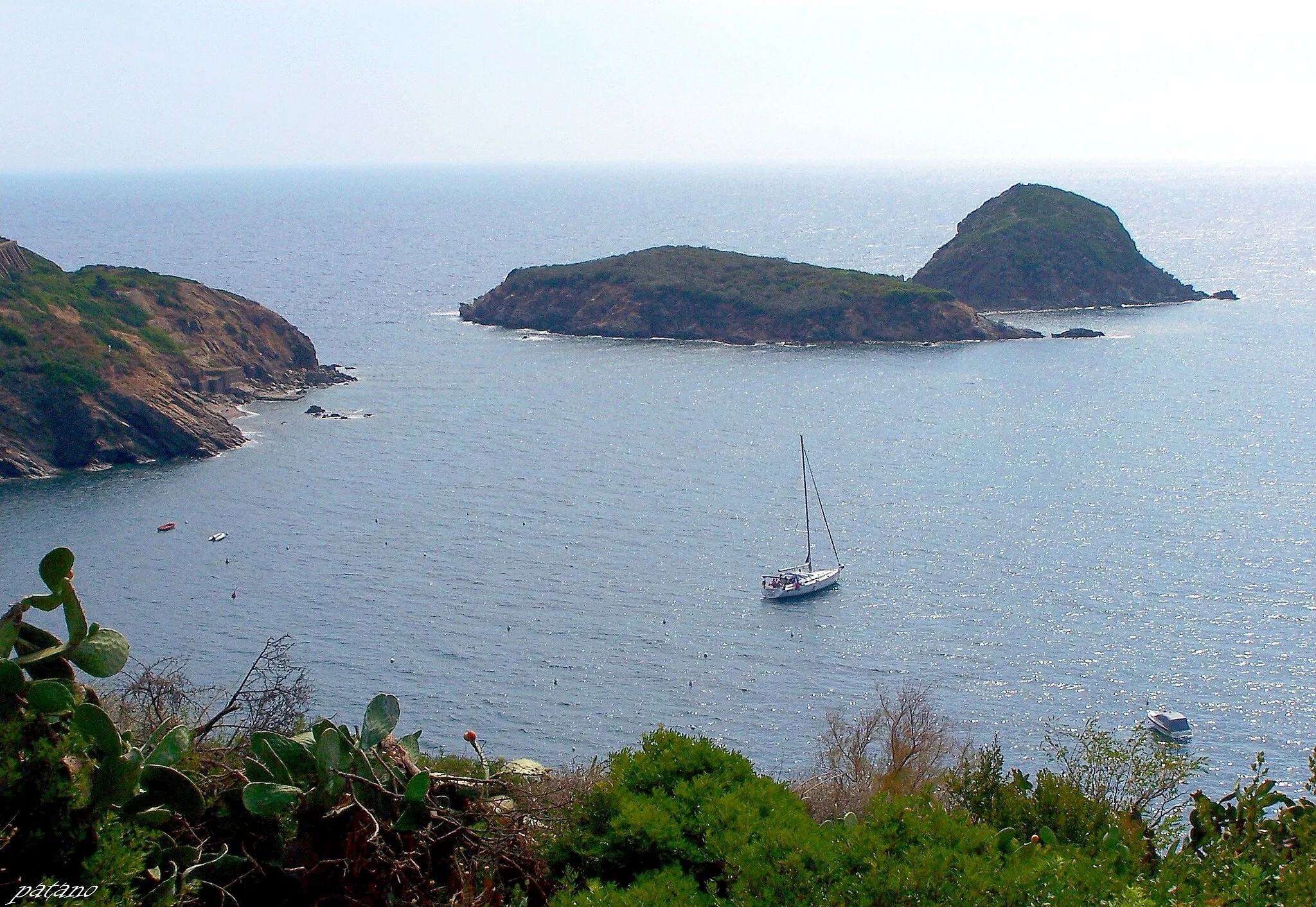 Photo showing: Isole Gemini e golfo Innamorata