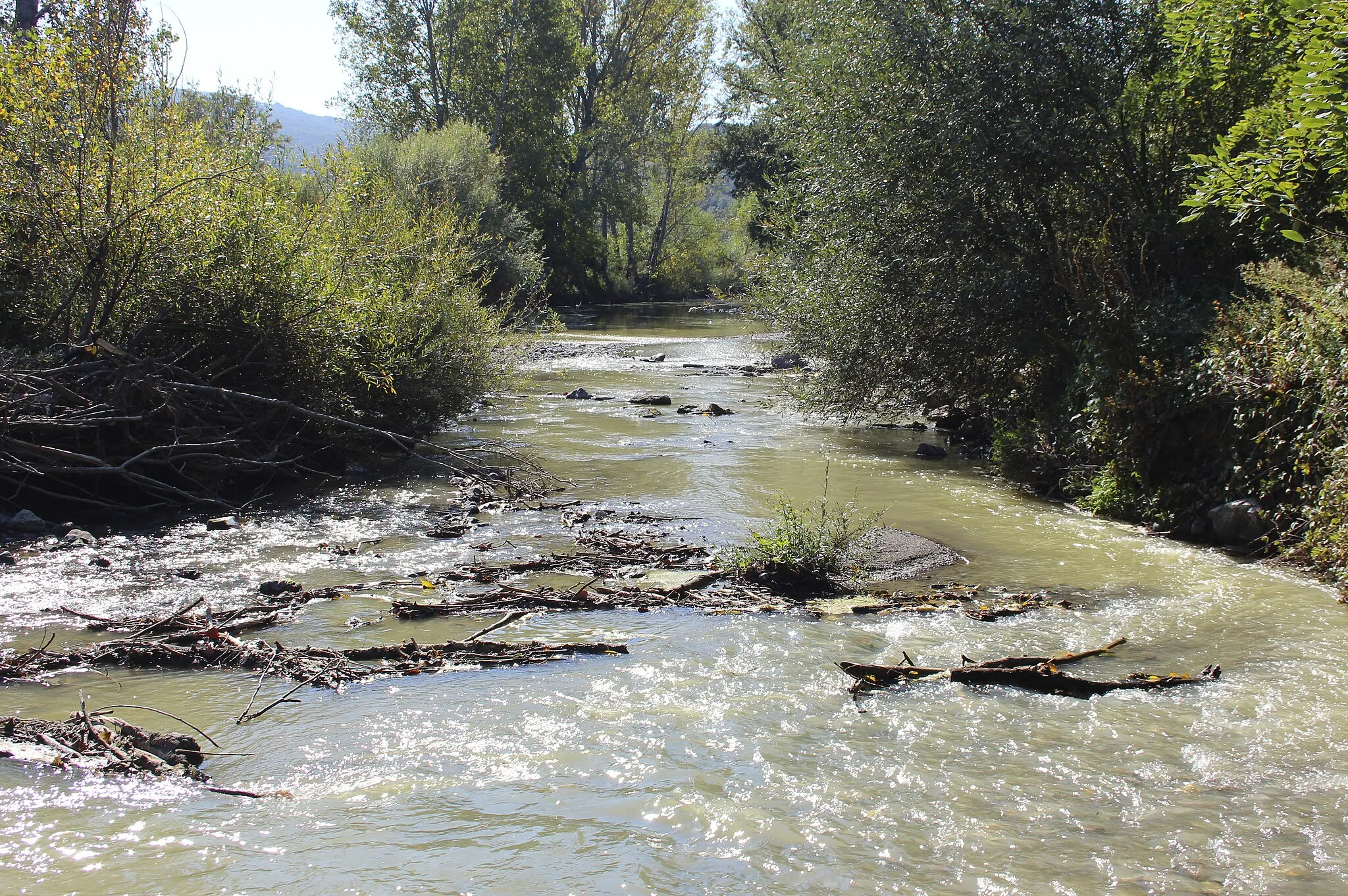 Photo showing: The Ombrone River at La Befa, hamlet of Murlo, Province of Siena, Tuscany, Italy