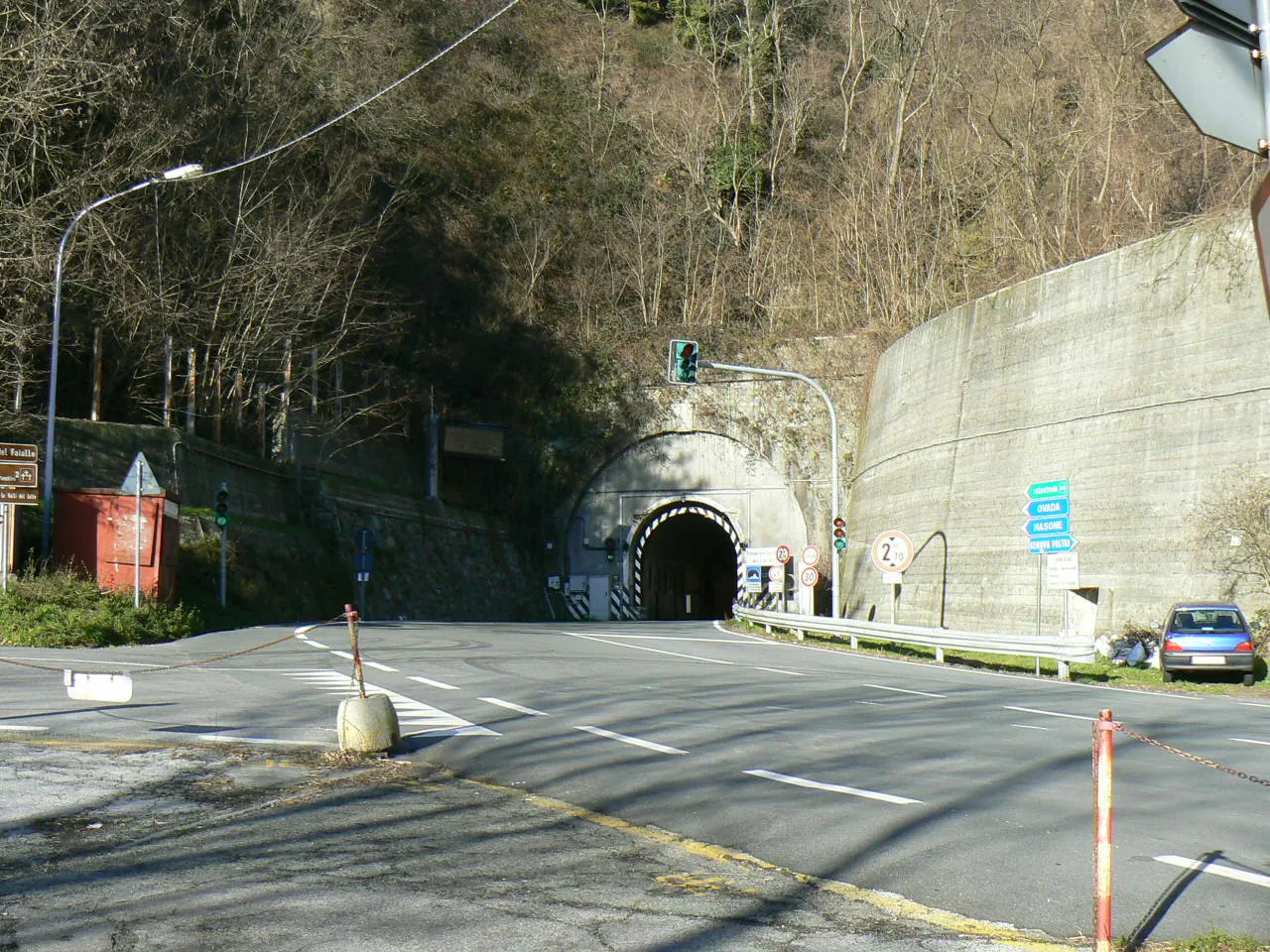 Photo showing: L'imbocco, lato mare, della galleria del passo del Turchino