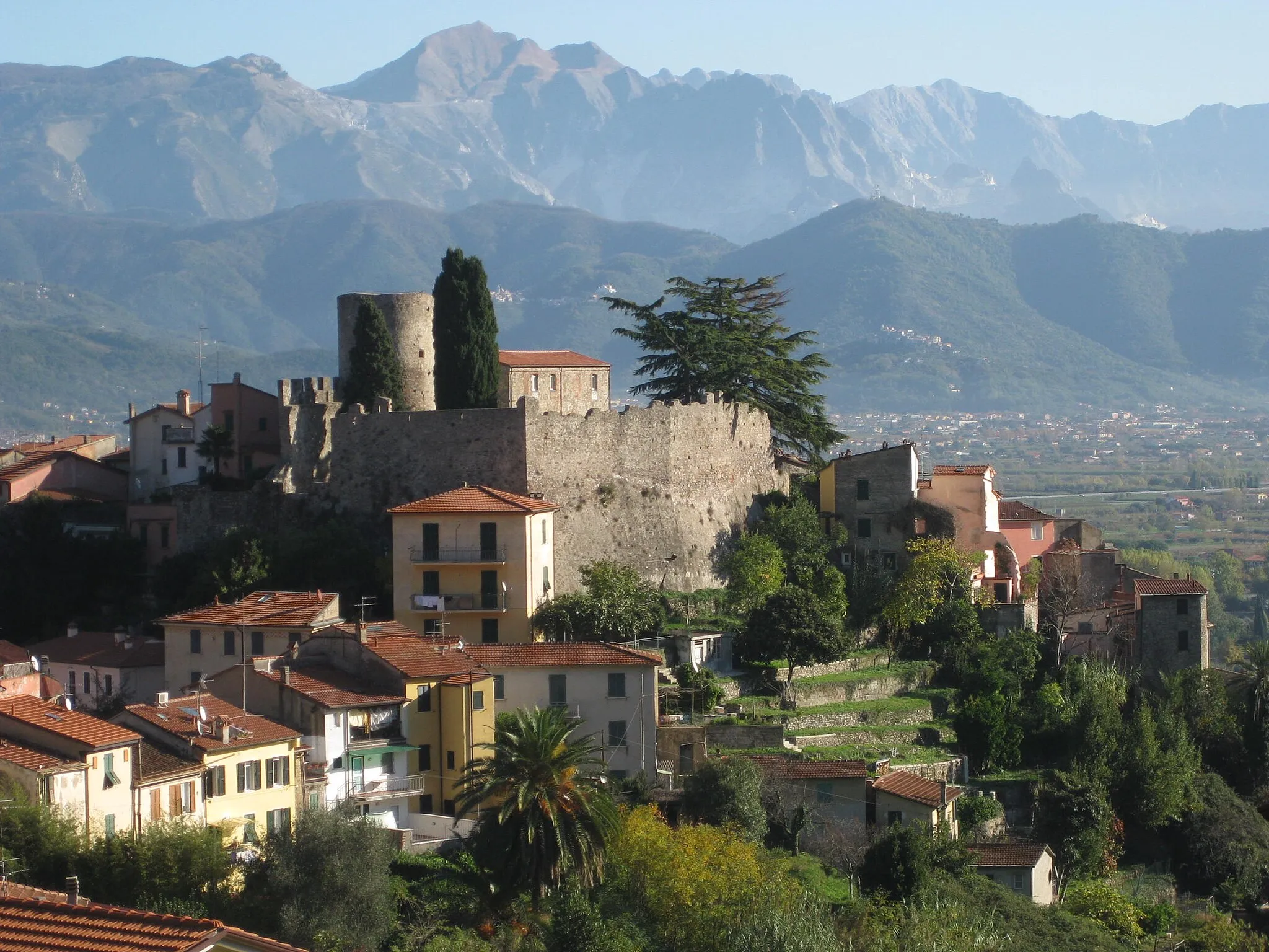 Photo showing: Ameglia (SP) Italy. Region of Liguria. Ameglia Castle and Tower. Historic Center of Ameglia.