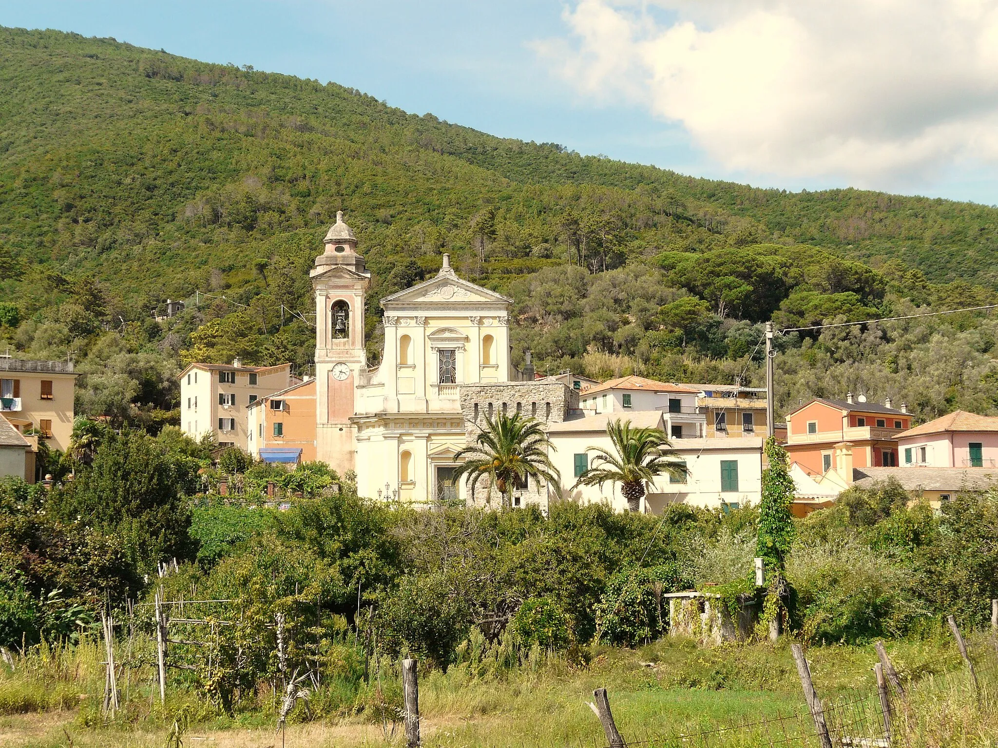 Photo showing: Panorama di Deiva Marina, Liguria, Italia