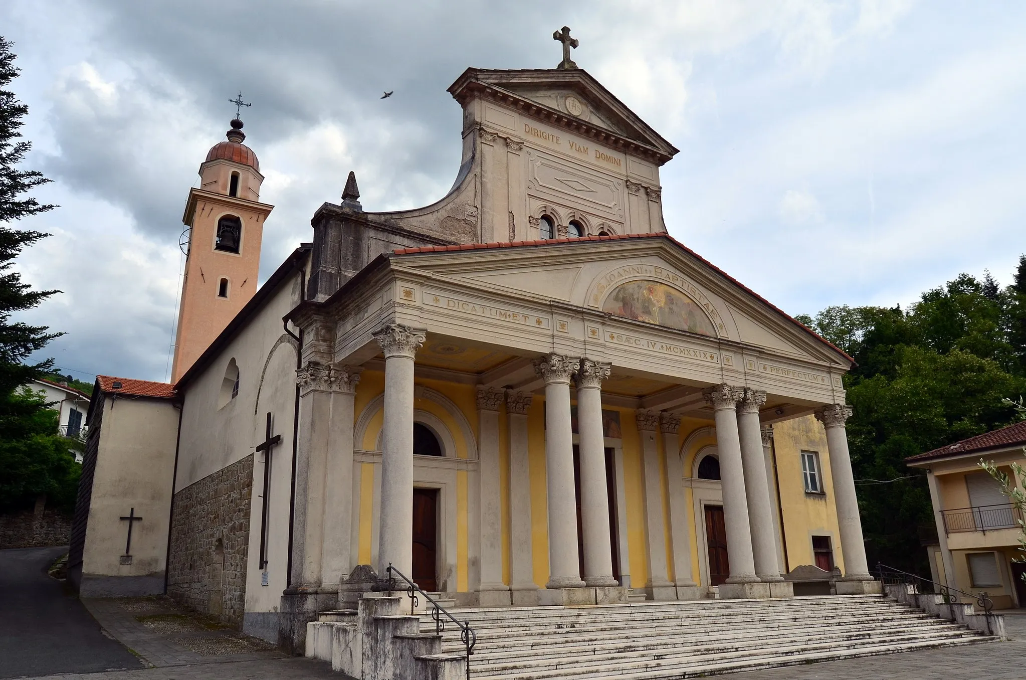 Photo showing: Tracce delle medievali mura di Levanto, Liguria, Italia

Chiesa di San Giovanni Battista, Varese Ligure, Liguria, Italia