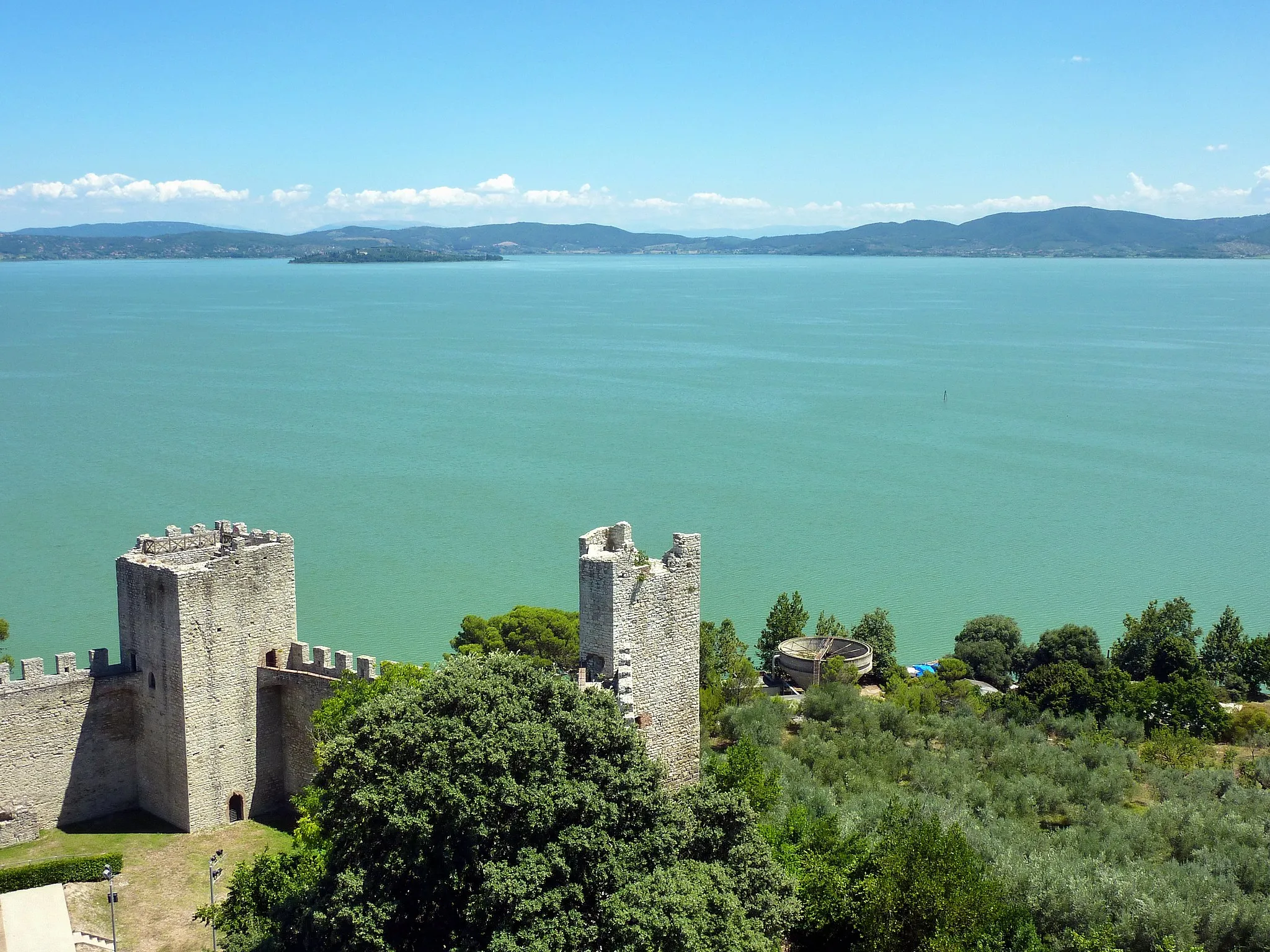 Photo showing: Trasimeno lake seen from the fortress in Castiglione del Lago, Italy.