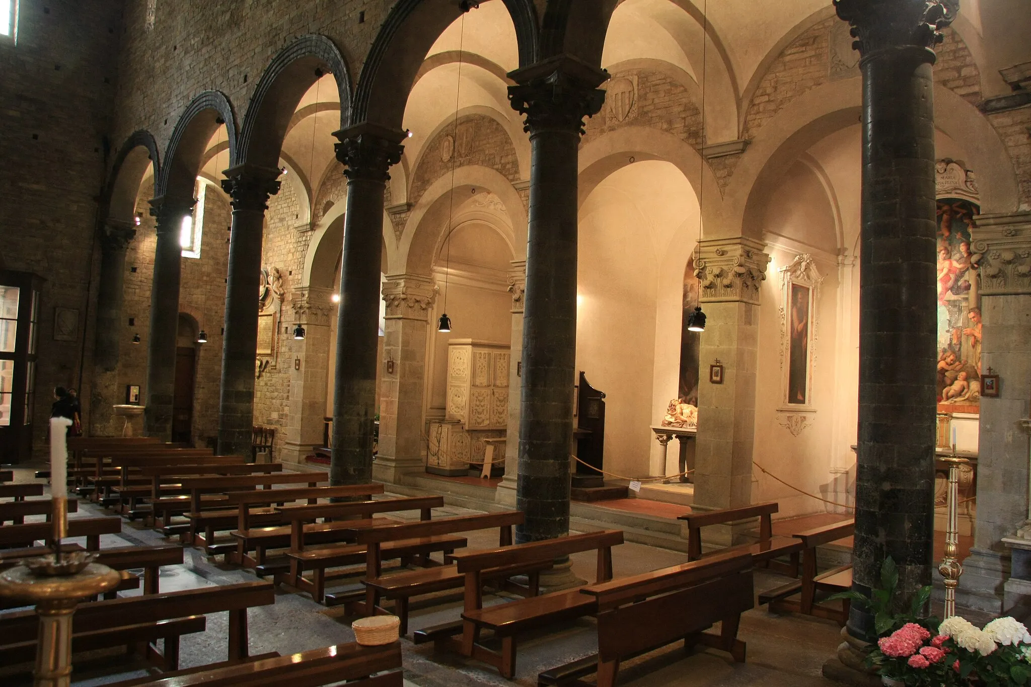 Photo showing: Inside of the Church of Santi Apostoli, Florence