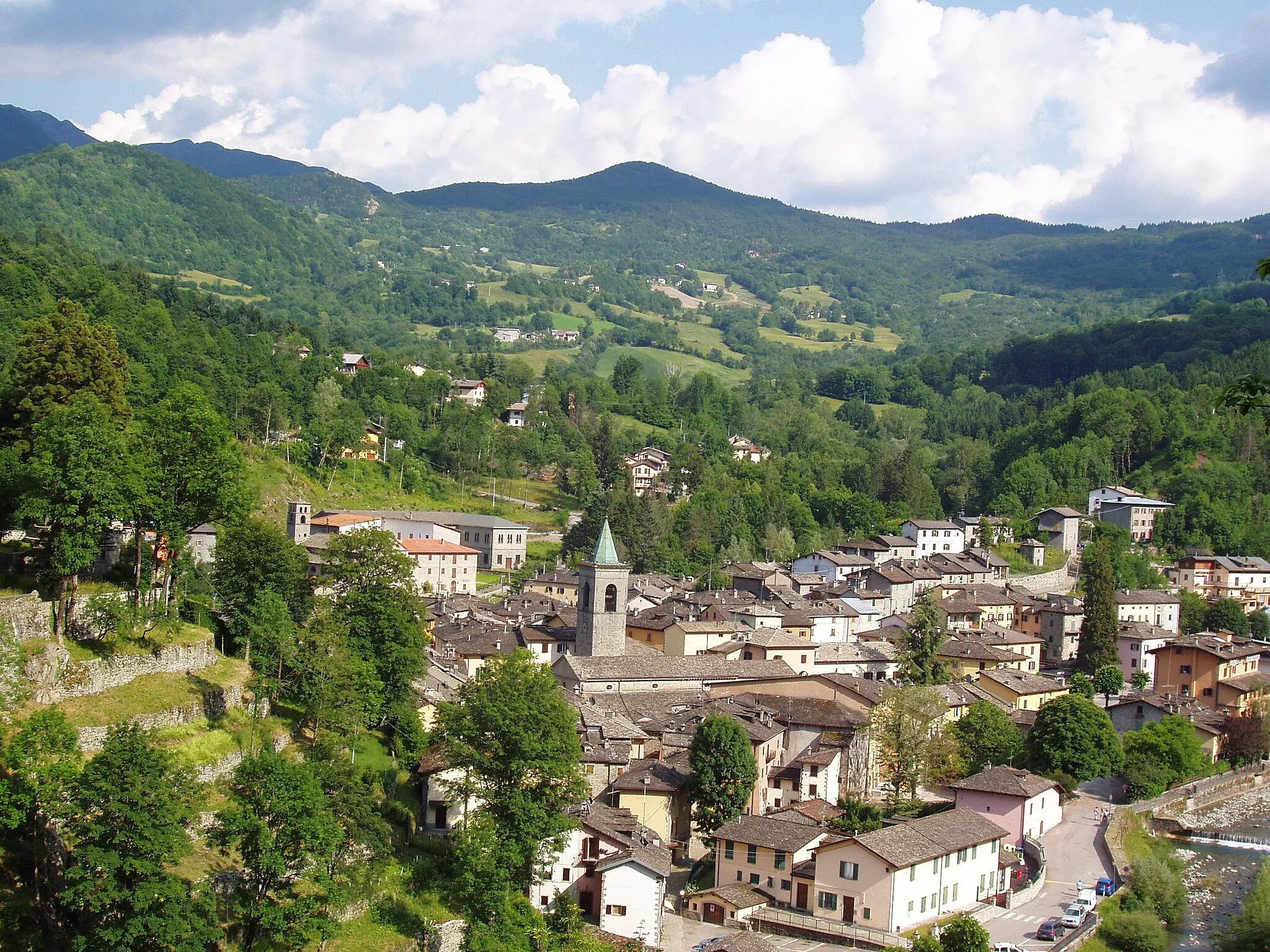 Photo showing: Cityscape of Fiumalbo as seen from il Costolo.