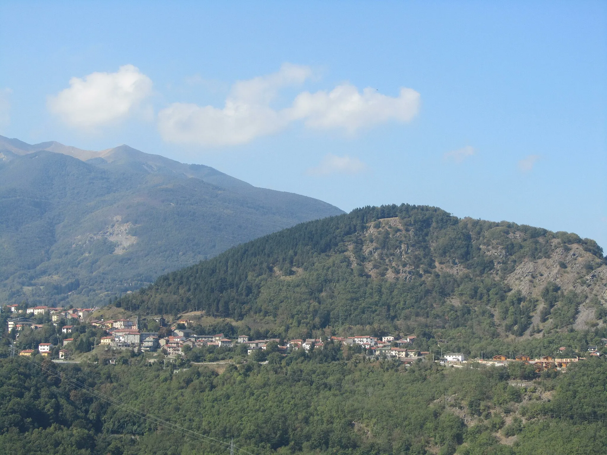 Photo showing: Veduta di Ligonchio da Casalino, provincia di Reggio Emilia.