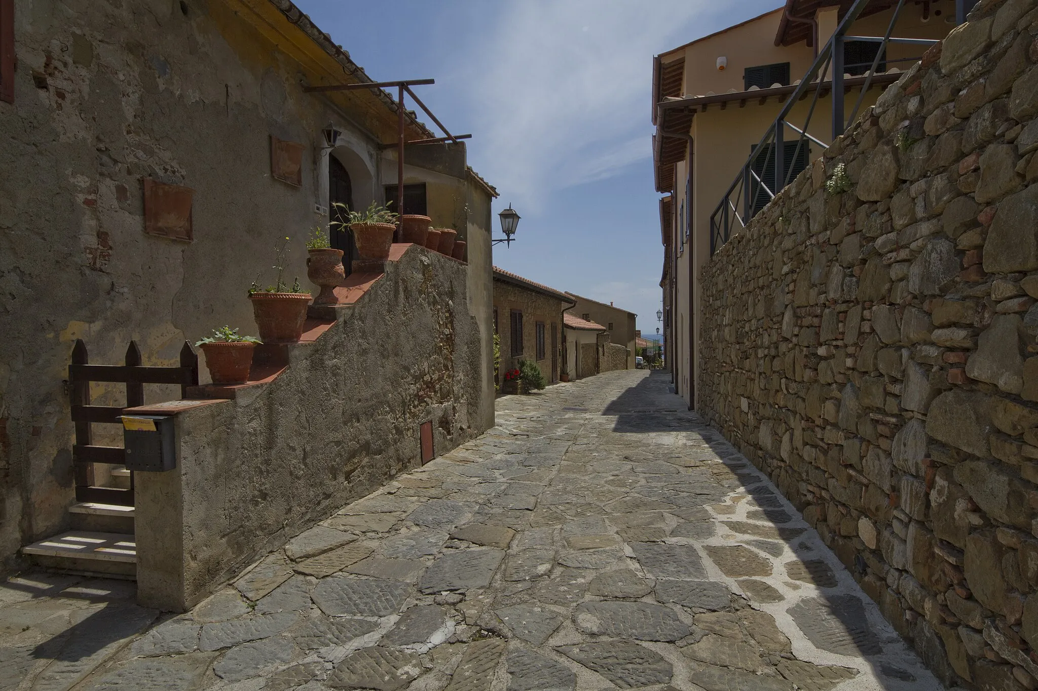 Photo showing: Via di mezzo, Castiglione della Pescaia, Grosseto, Italy