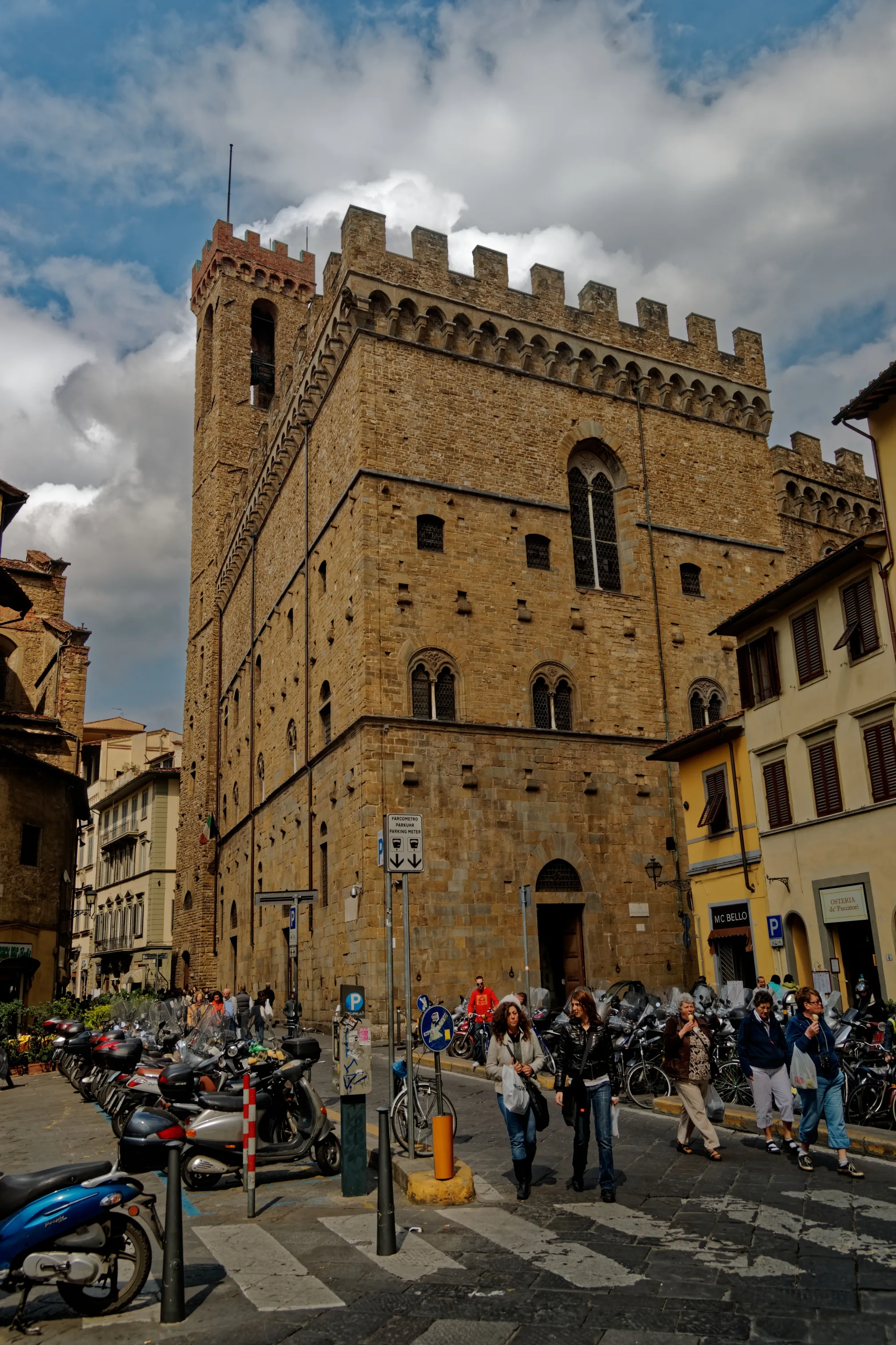 Photo showing: Firenze / Florence - Piazza di San Firenze - View NNE on the Bargello & Volognana Tower 1256-1332
