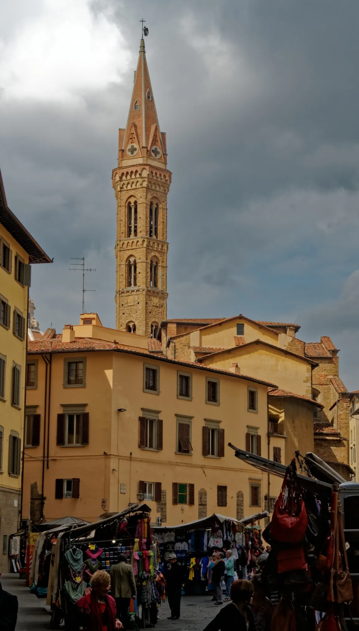 Photo showing: Firenze / Florence - Piazza San Firenze - View on La Badia Fiorentina & il Bargello