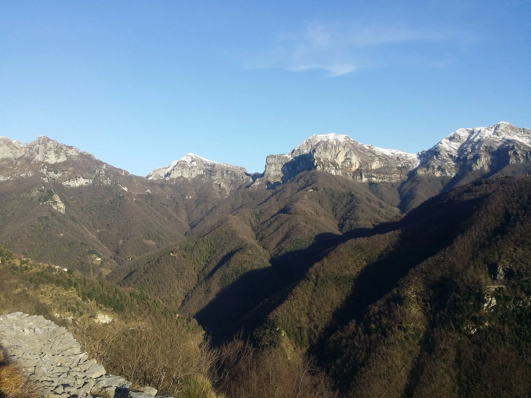 Photo showing: Alpi Apuane viste da Retignano