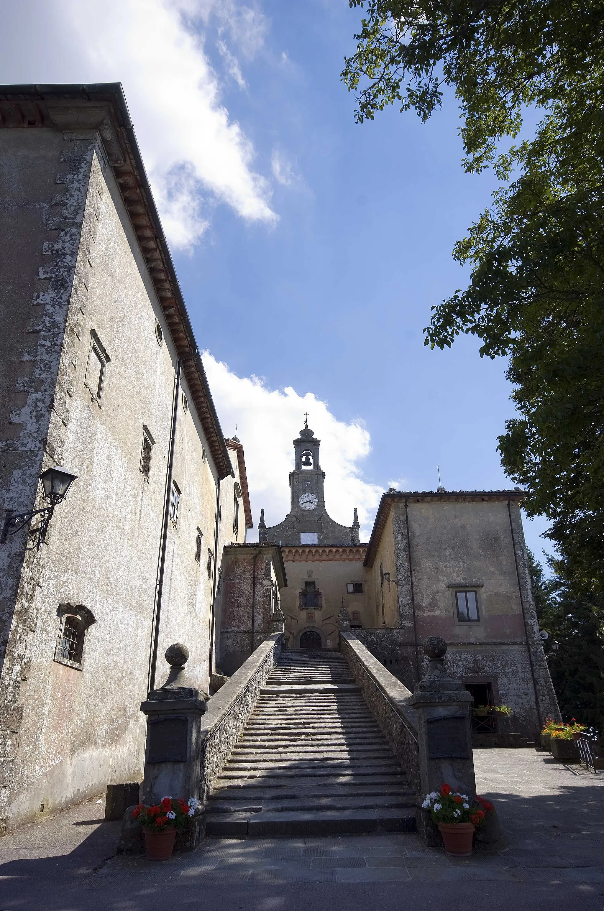 Photo showing: scalinata di ingresso al convento di montesenario