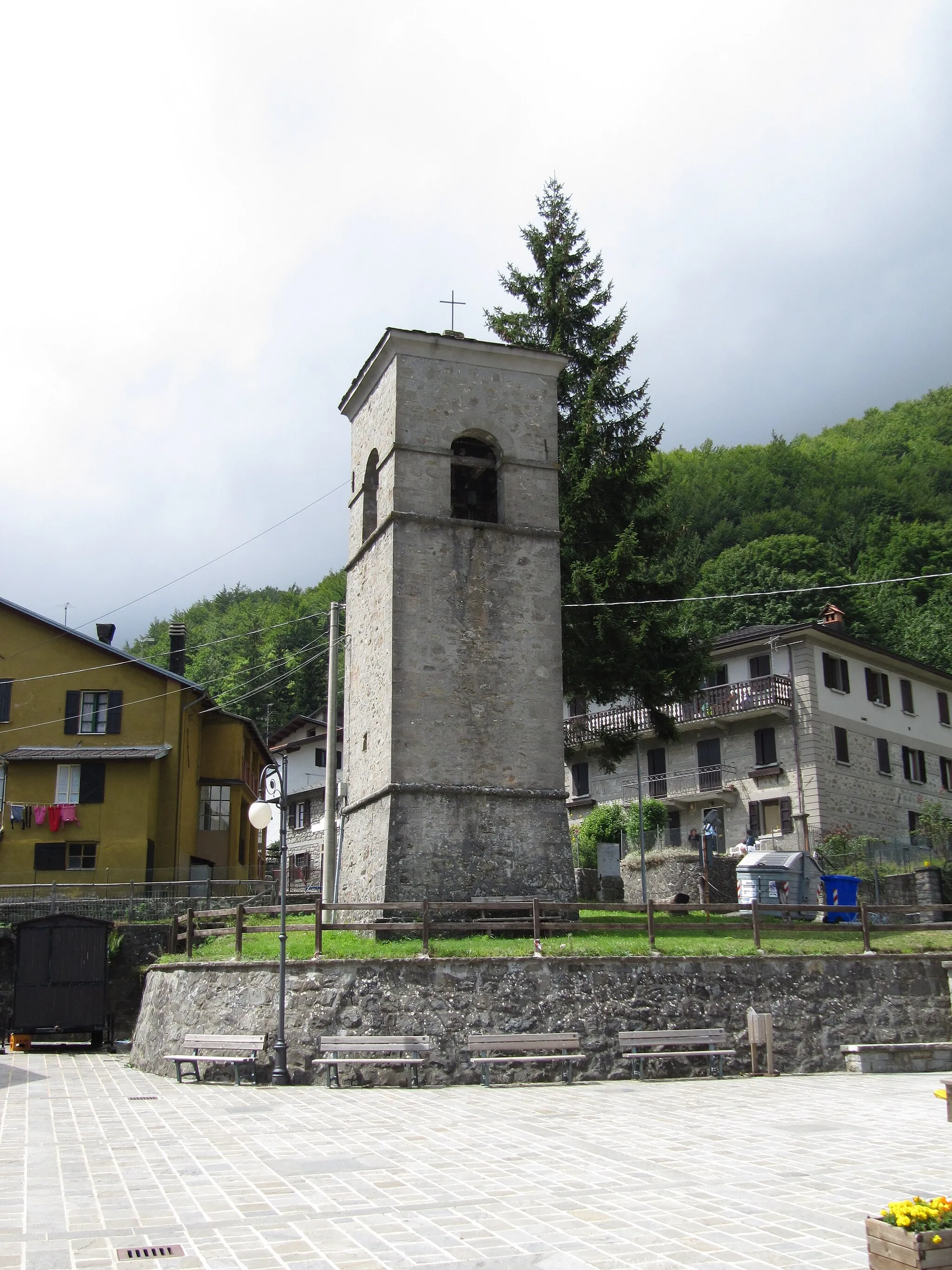 Photo showing: Ospitaletto, frazione di Ligonchio: Il campanile della chiesa di Sant'Anna.