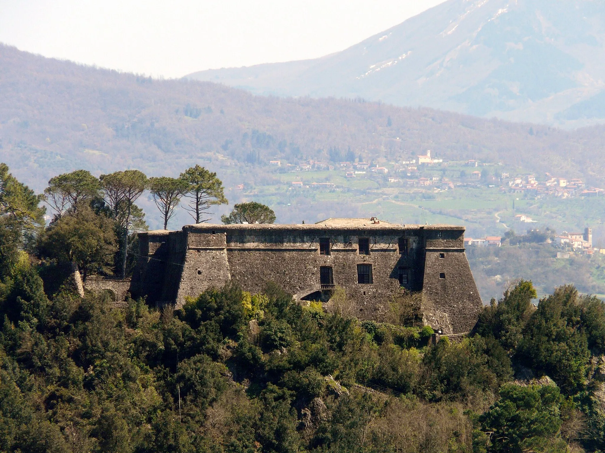 Photo showing: Panorama da Podenzana della fortezza della Brunella di Aulla, Toscana, Italia