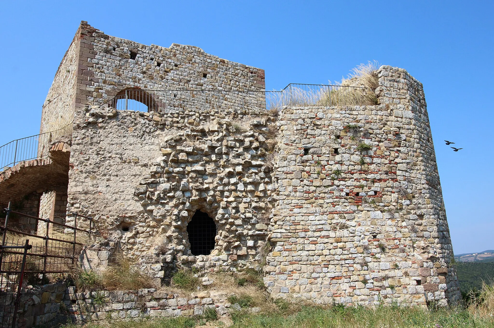 Photo showing: Castle Castello di Montemassi, Montemassi, hamlet of Roccastrada, Province of Grosseto, Tuscany, Italy