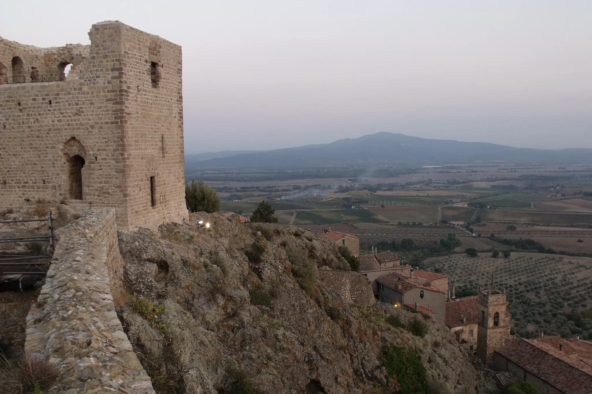 Photo showing: Castle and Borgo of Montemassi, Municipality of Roccastrada, Province of Grosseto, Tuscany, Italy