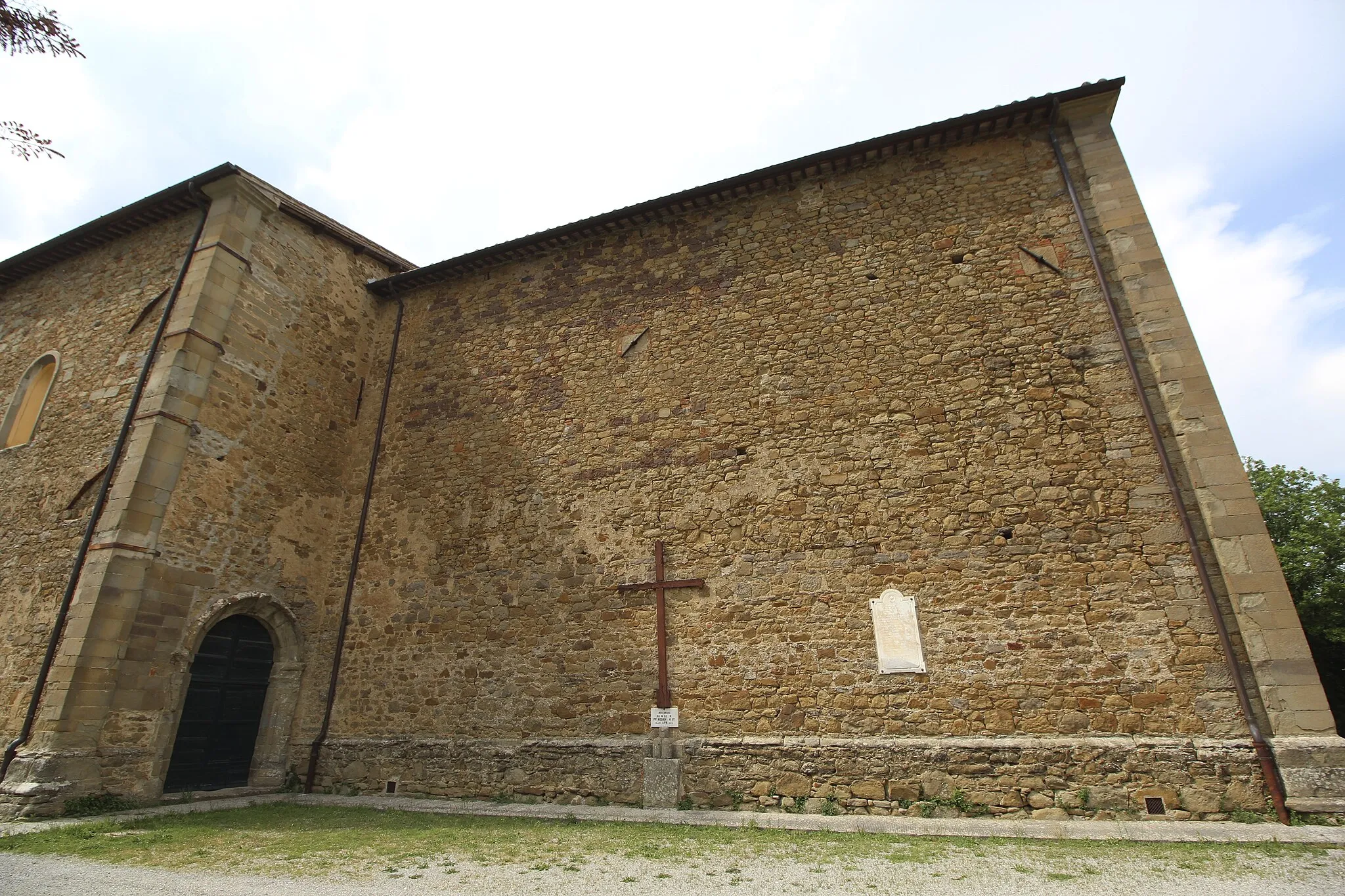 Photo showing: Church San Donnino in Santa Maria della Croce (also: Donnino in Val di Pierle or Chiesa della Madonna della Croce), Gragnetti, territory of Cortona, Province of Arezzo, Tuscany, Italy