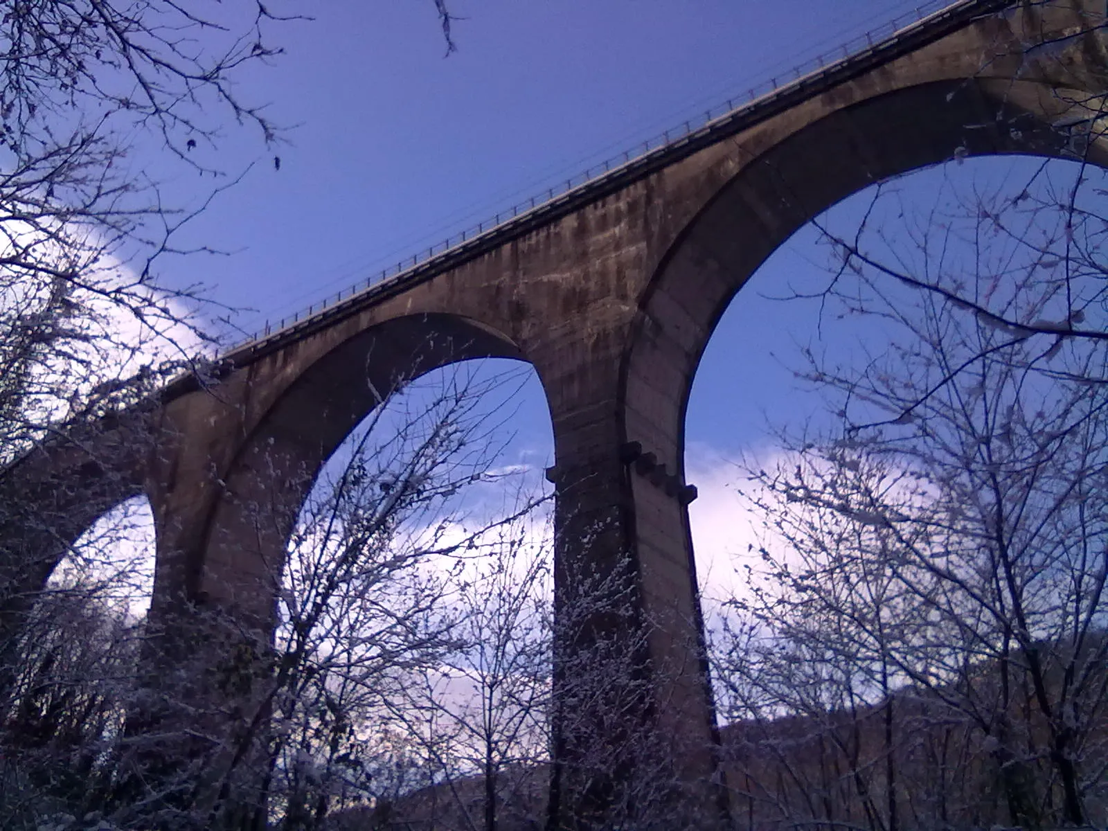 Photo showing: Veduta del ponte ferroviario di Pitecci , ricostruito dopo il bombardamento dell'ultima guerra.