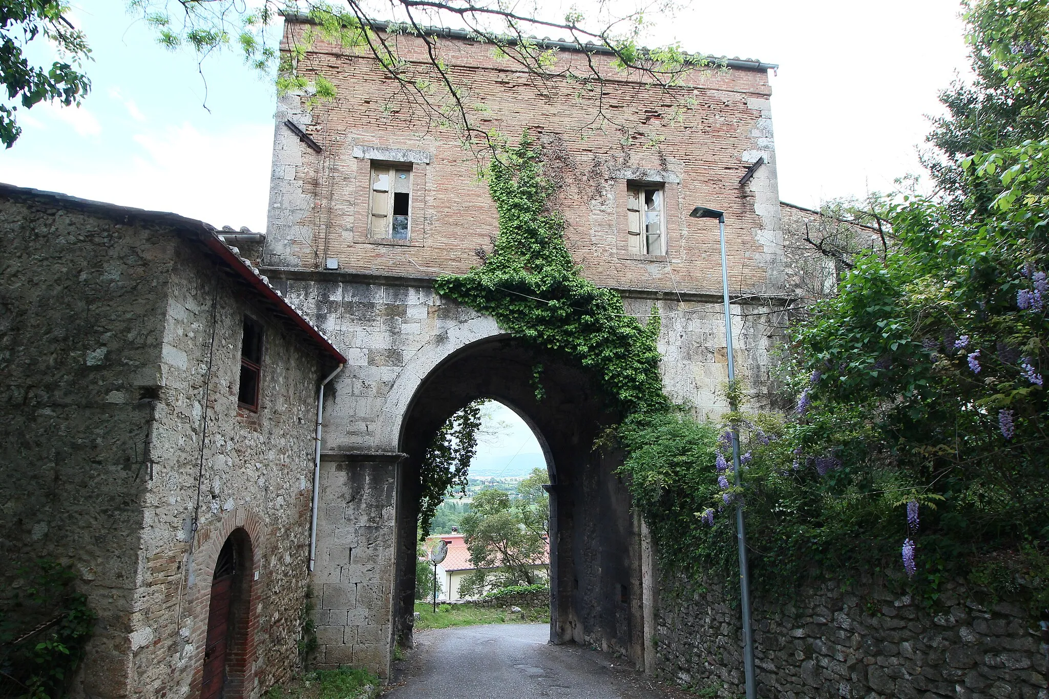 Photo showing: city gate Porta Polella, Narni, Province of Terni, Umbria, Italy