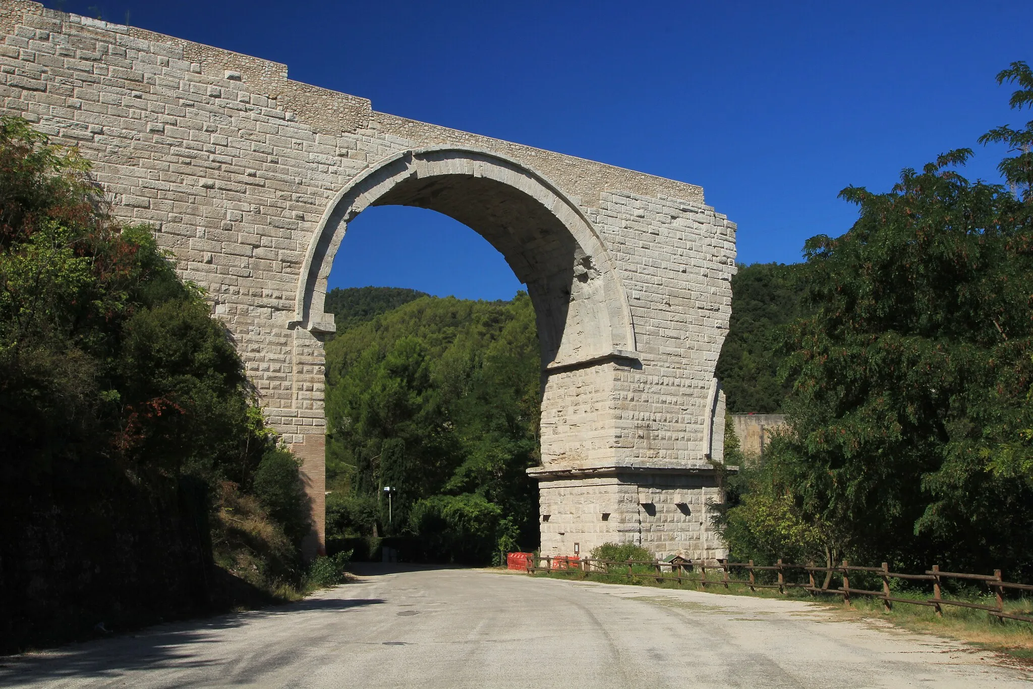 Photo showing: Resto del ponte di Augusto di epoca romana (27 a.C.)