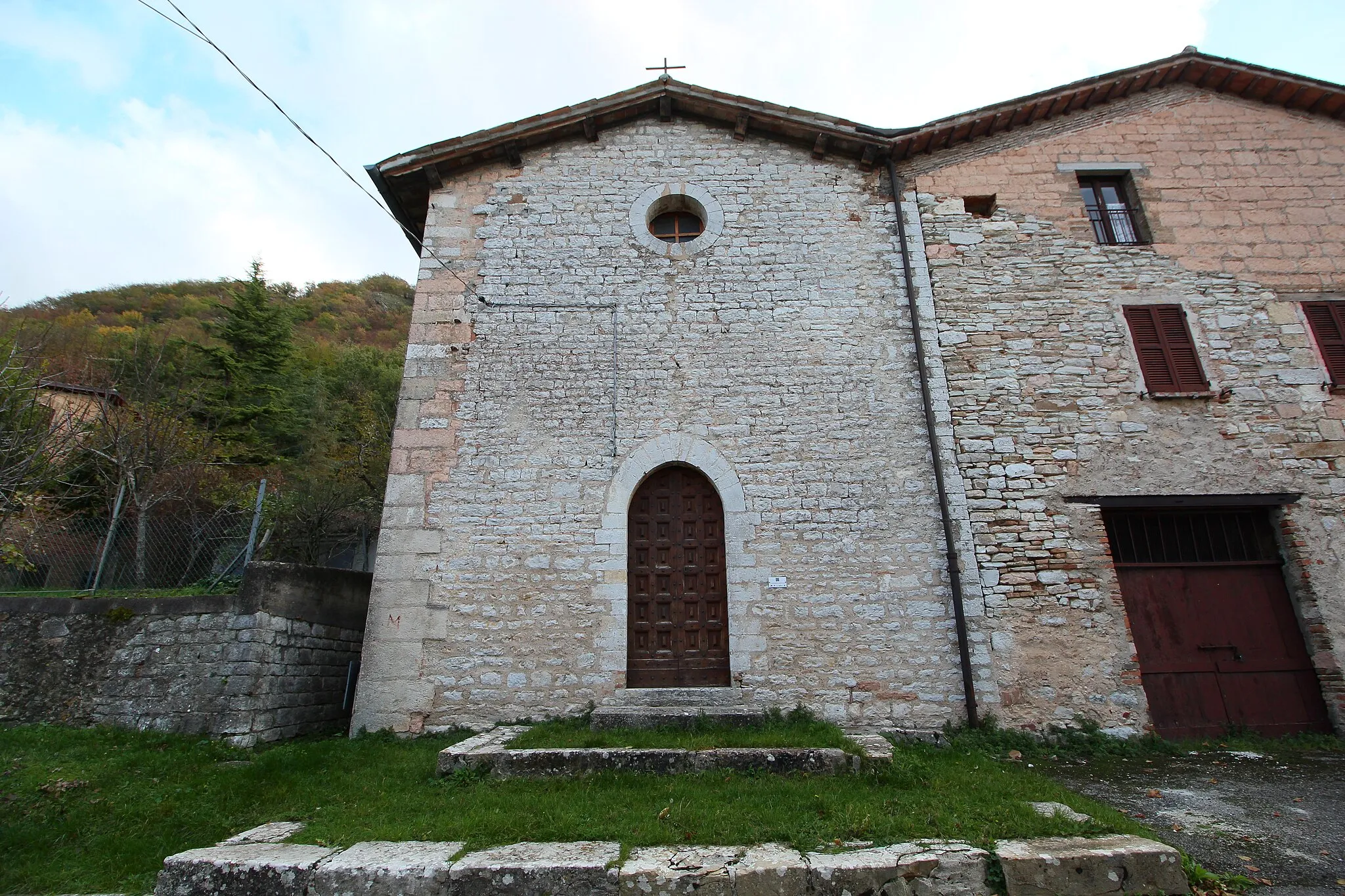 Photo showing: church Santa Maria Assunta della Scirca, Villa Scirca, hamlet of Sigillo, Province of Perugia, Umbria, Italy