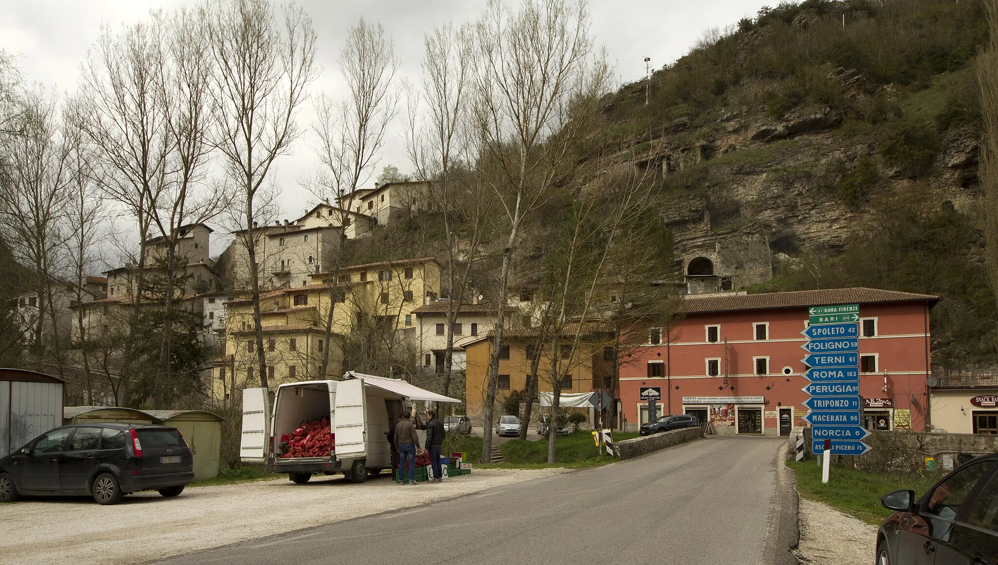 Photo showing: Patate vendita, Serravalle PG, Umbria, Italy