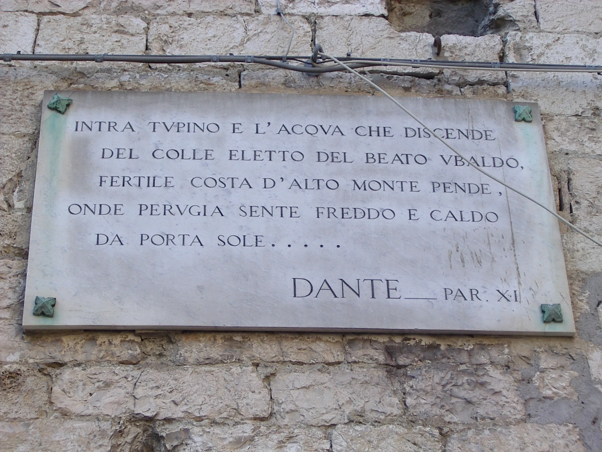 Photo showing: Plaque Porta del Sole - Inscription Dante- Pérouse-Ombrie