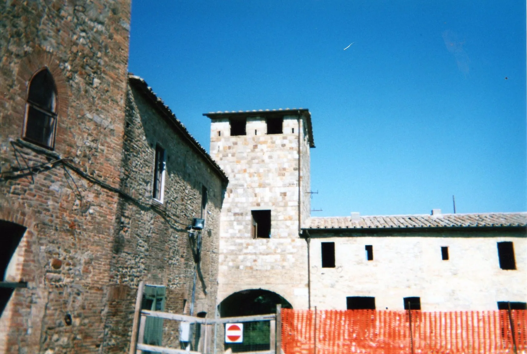 Photo showing: la medievale Torre di Porta di Siena a Salci (PG)