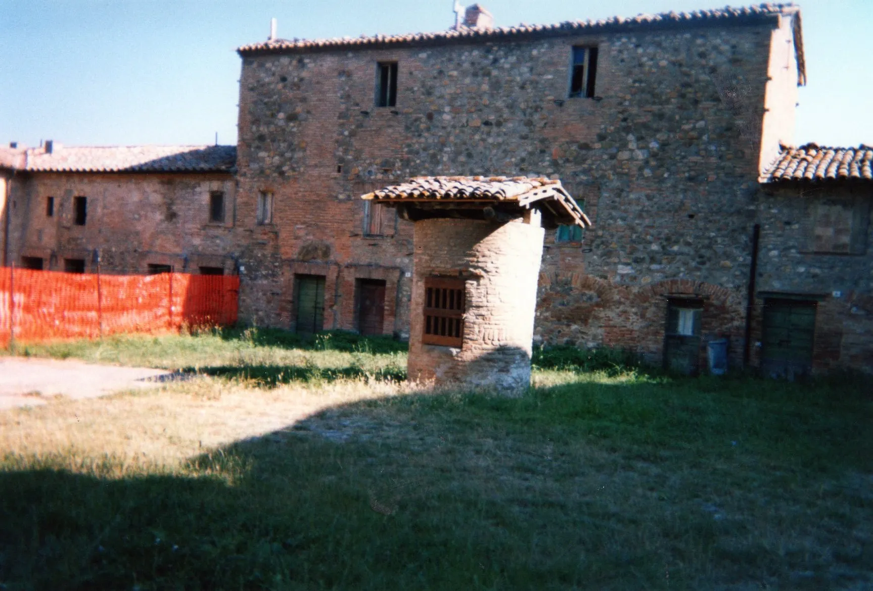 Photo showing: piazza Bonelli, a Salci (PG)