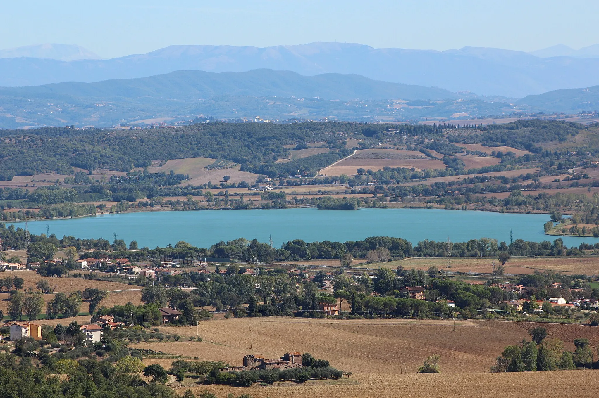 Photo showing: Lake Lago di Pietrafitta, Pietrafitta, hamlet of Piegaro, Umbria, Italy