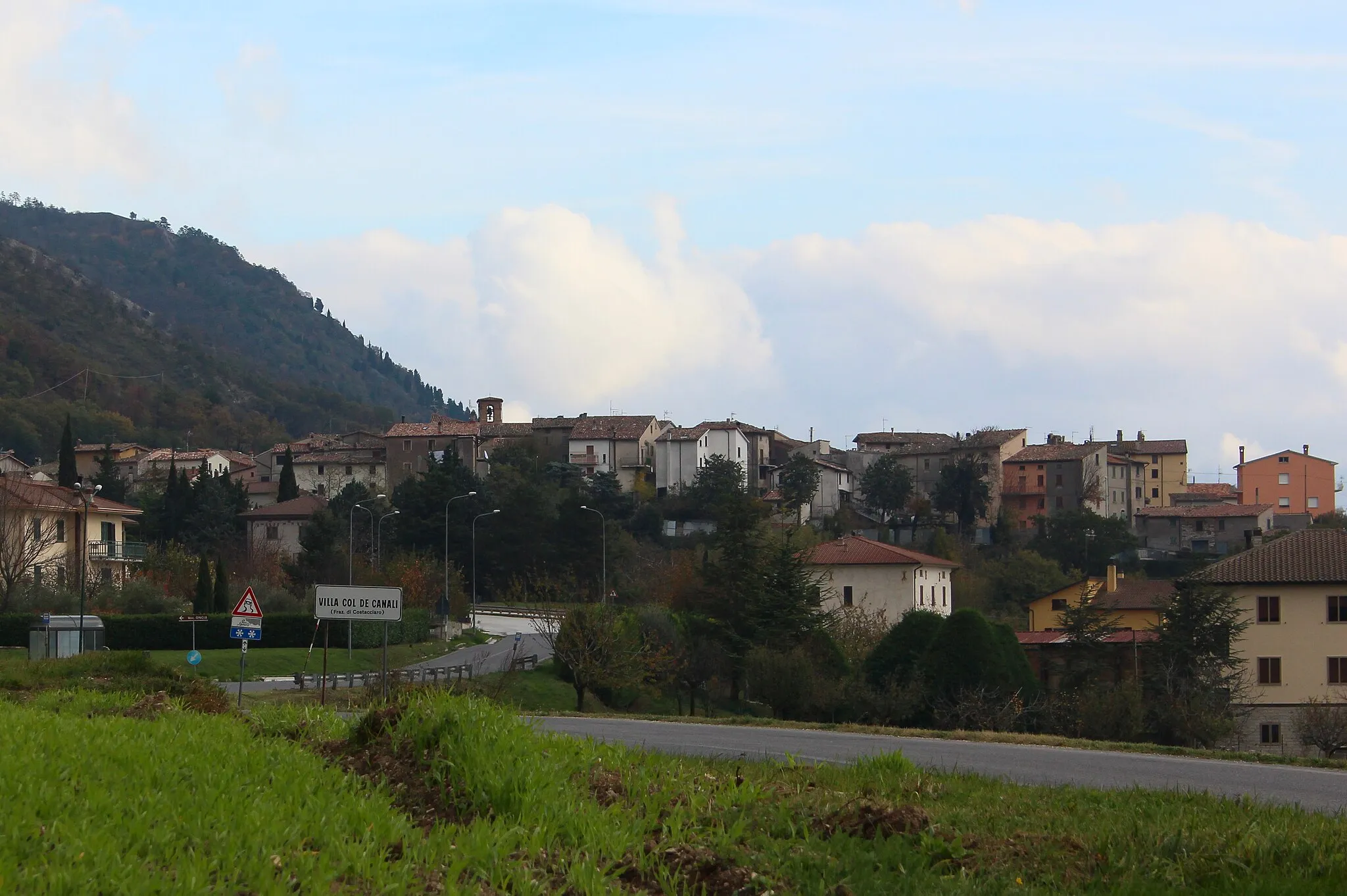 Photo showing: Villa Col dei Canali (also Villa Col de’ Canali), hamlet of Costacciaro, Province of Perugia, Umbria, Italy