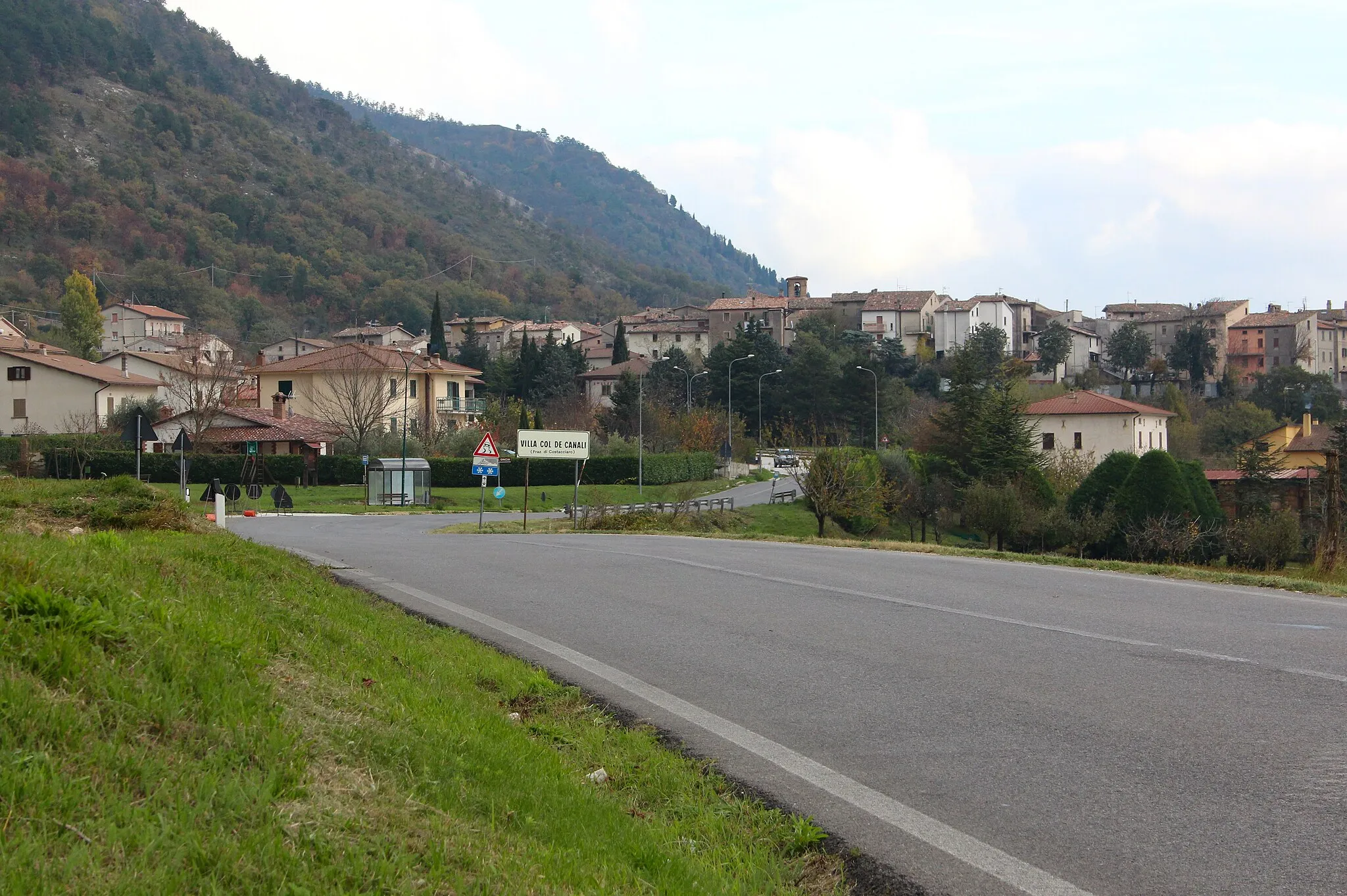 Photo showing: Villa Col dei Canali (also Villa Col de’ Canali), hamlet of Costacciaro, Province of Perugia, Umbria, Italy