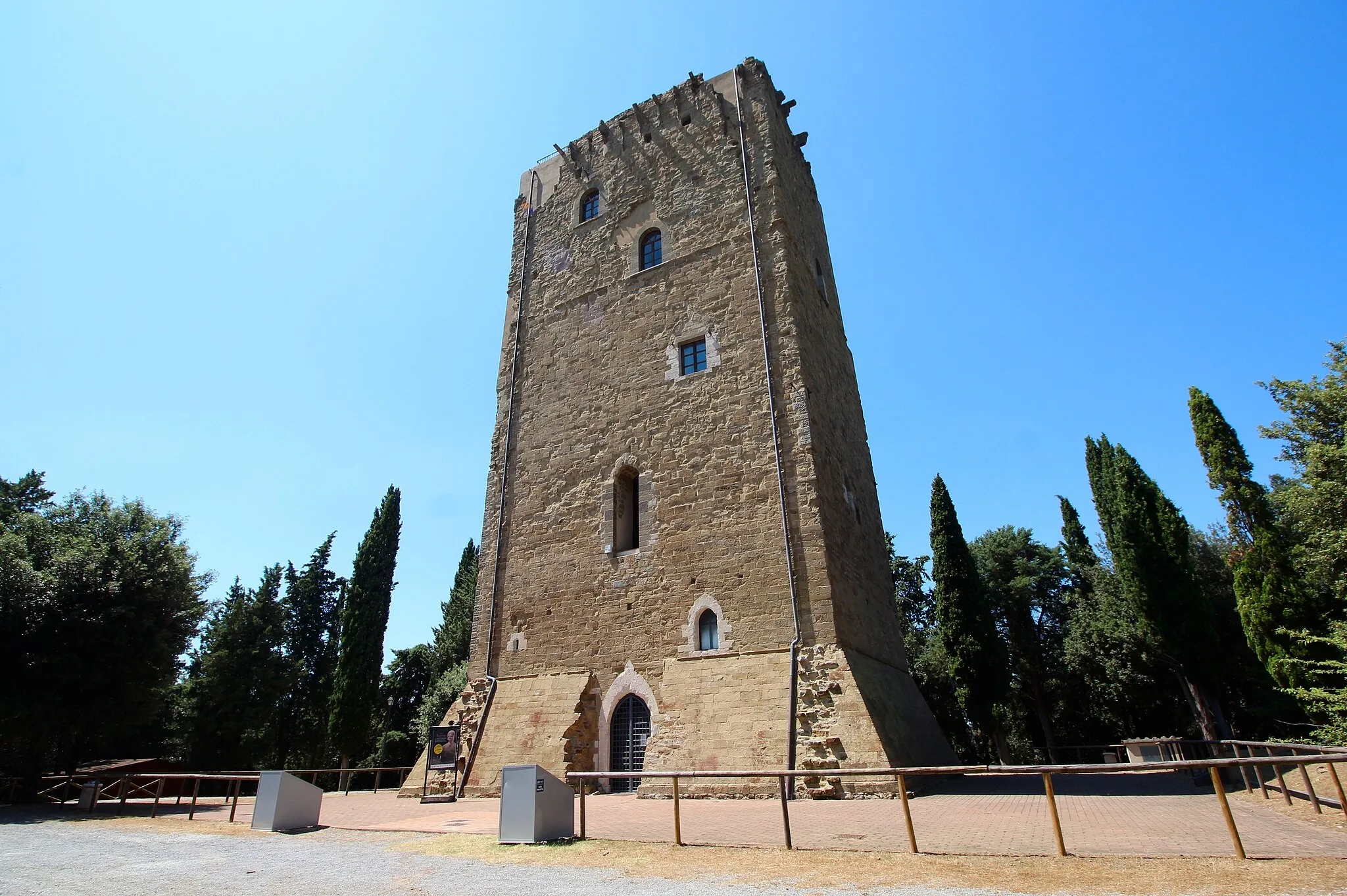Photo showing: devensive Tower Torre dei Lambardi, Magione, Province of Perugia, Umbria, Italy