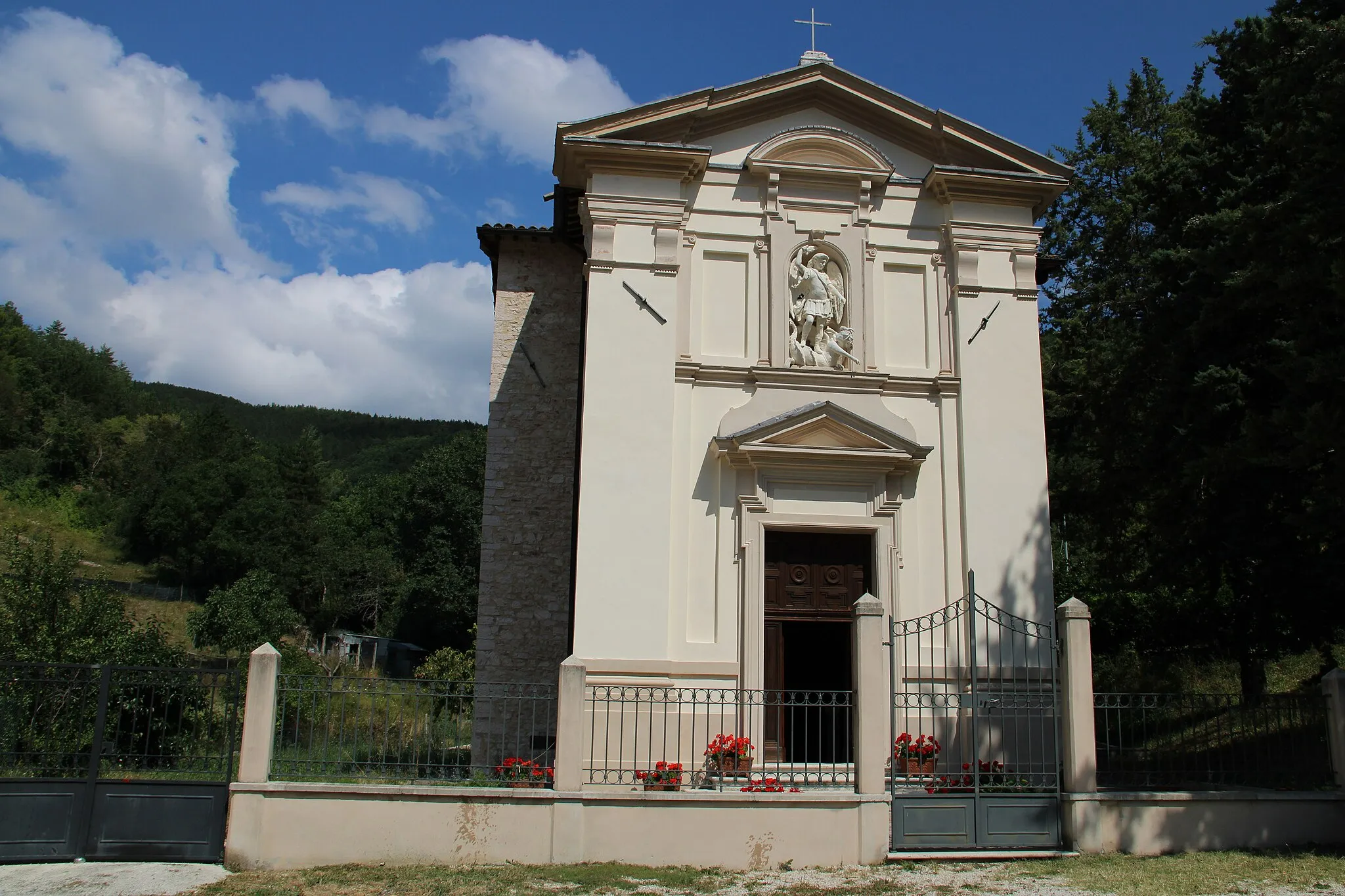 Photo showing: Sostino, Chiesa di San Michele Arcangelo