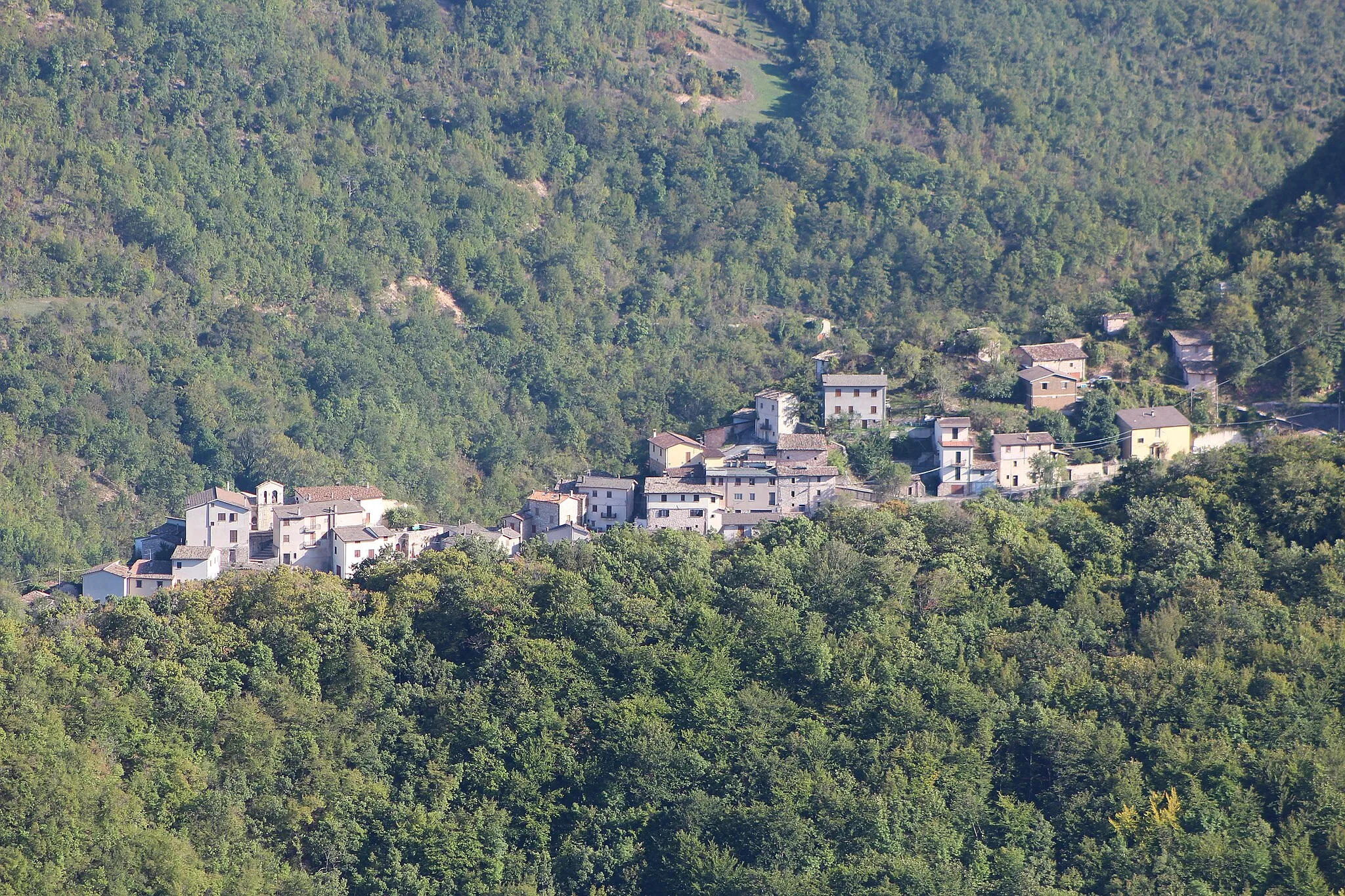 Photo showing: View of Roccatamburo, hamlet of Poggiodomo, Province of Perugia, Umbria, Italy