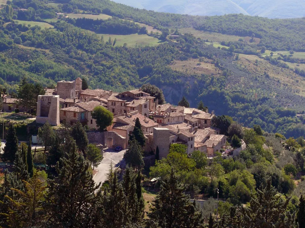 Photo showing: Collepino, view (from further up Monte Subasio)