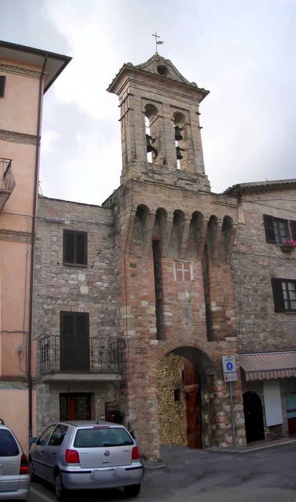 Photo showing: Gate of the castle of Tordandrea, Assisi, Perugia, Umbria, Italy