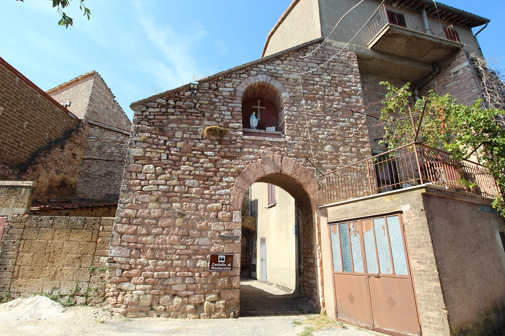 Photo showing: defensive gate Porta Spoleto (Montecchio, Giano dell'Umbria, Province of Perugia, Umbria, Italy)