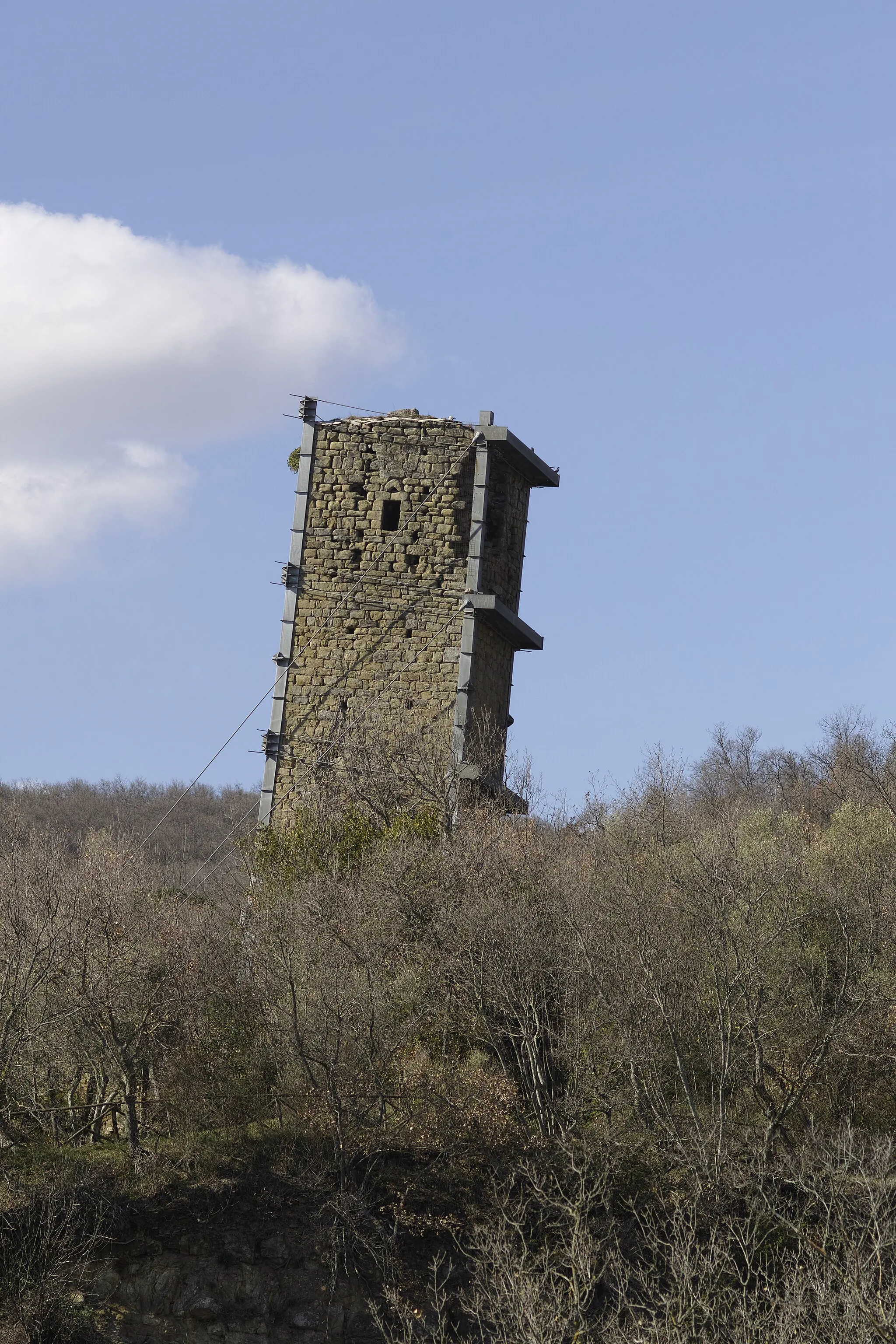 Photo showing: Vernazzano pending tower