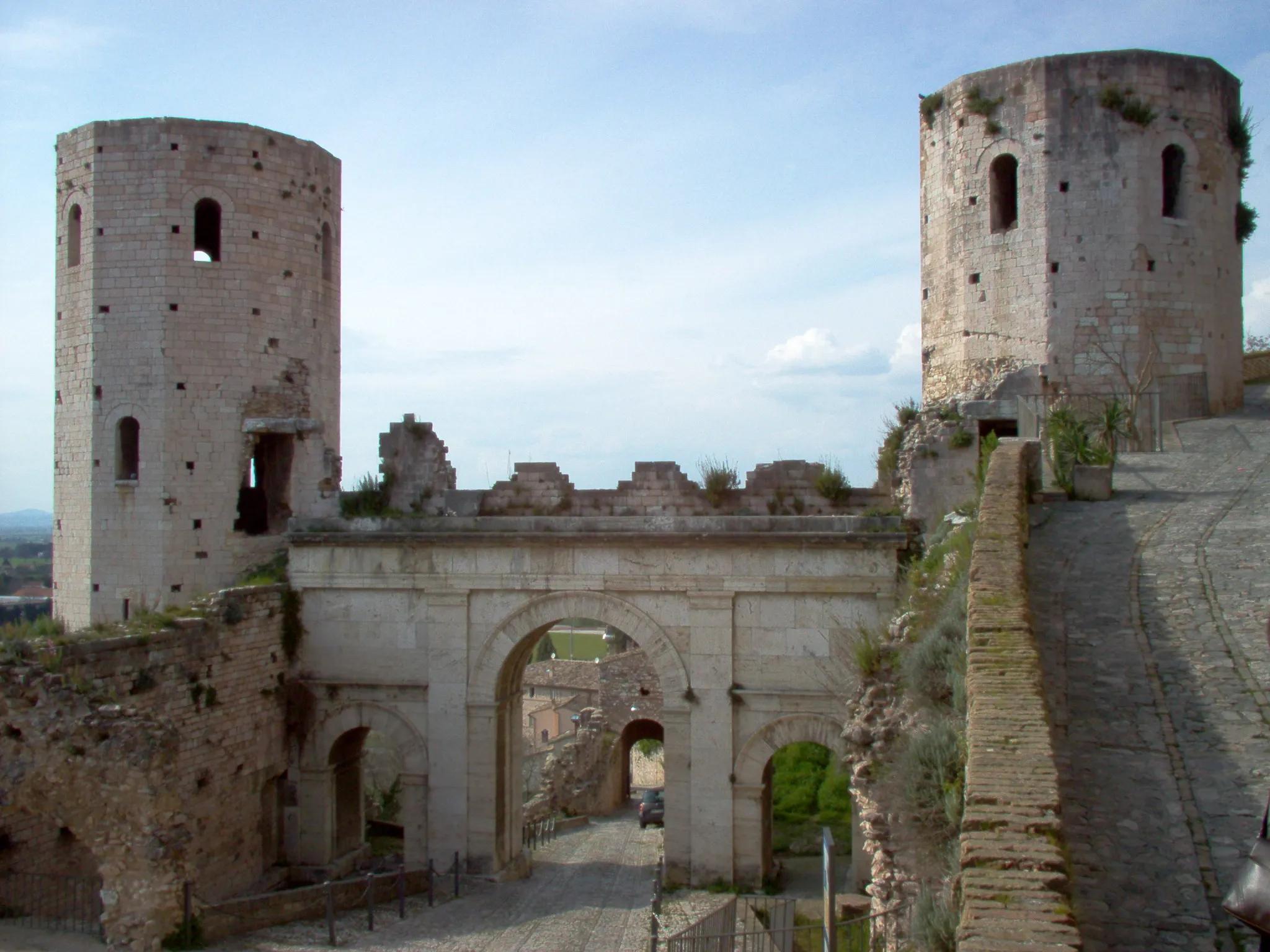 Photo showing: La Porta di Venere a Spello. Photo shot by myself, Funel Attilio Stefano, in Spello, on March 1 2007.