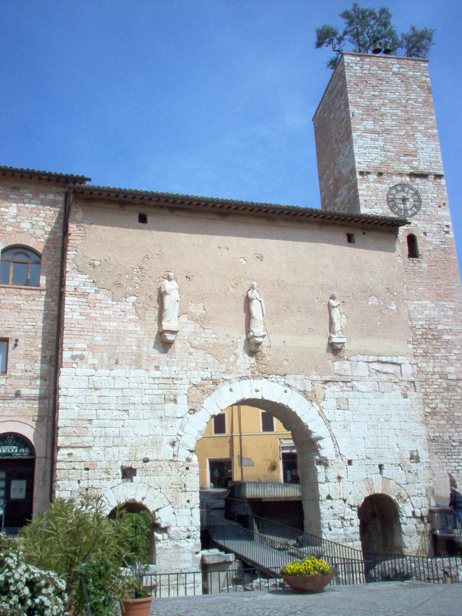 Photo showing: Spello, Porta Capitolina

Photo by Attilio Stefano Funel (myself), April 1 2007