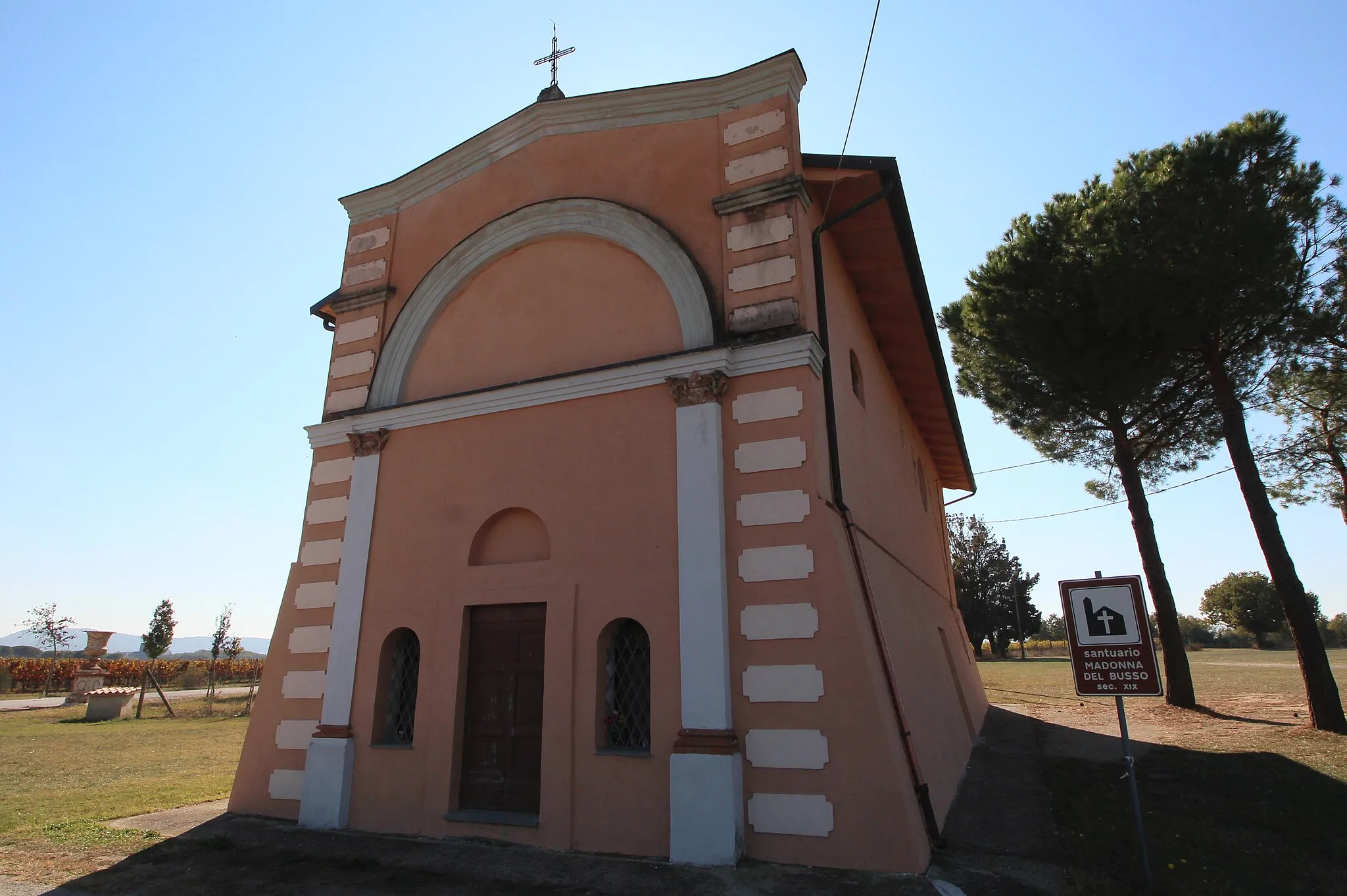 Photo showing: Church/Sanctuary Madonna del Busso, Panicarola, hamlet of Castiglione del Lago, Province of Perugia, Umbria, Italy