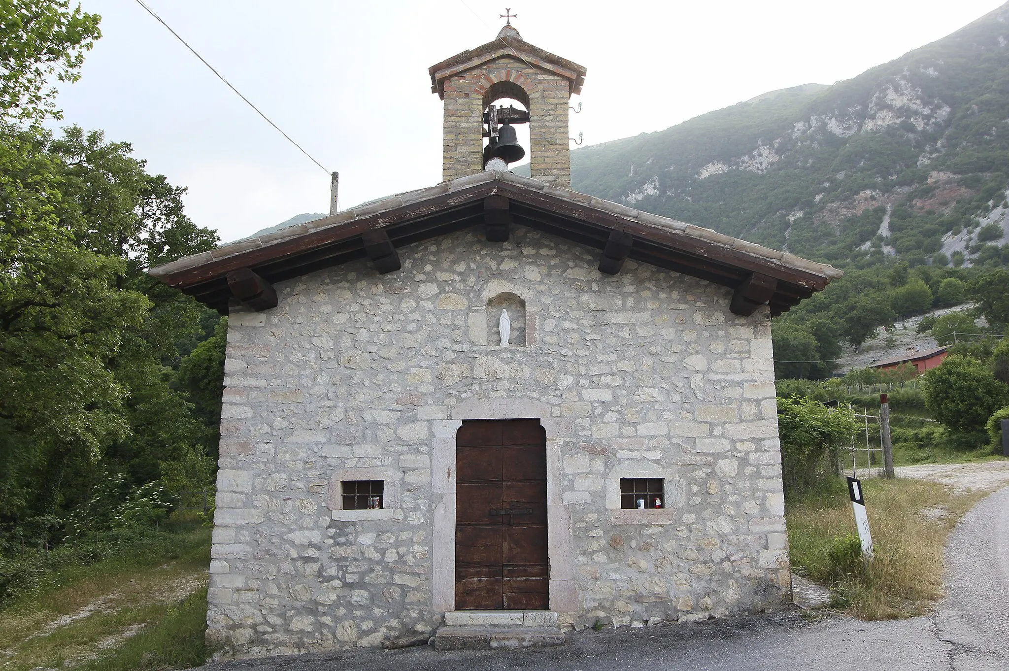 Photo showing: Church Madonna Addolorata, Macchia, hamlet of Cerreto di Spoleto, Umbria, Italy