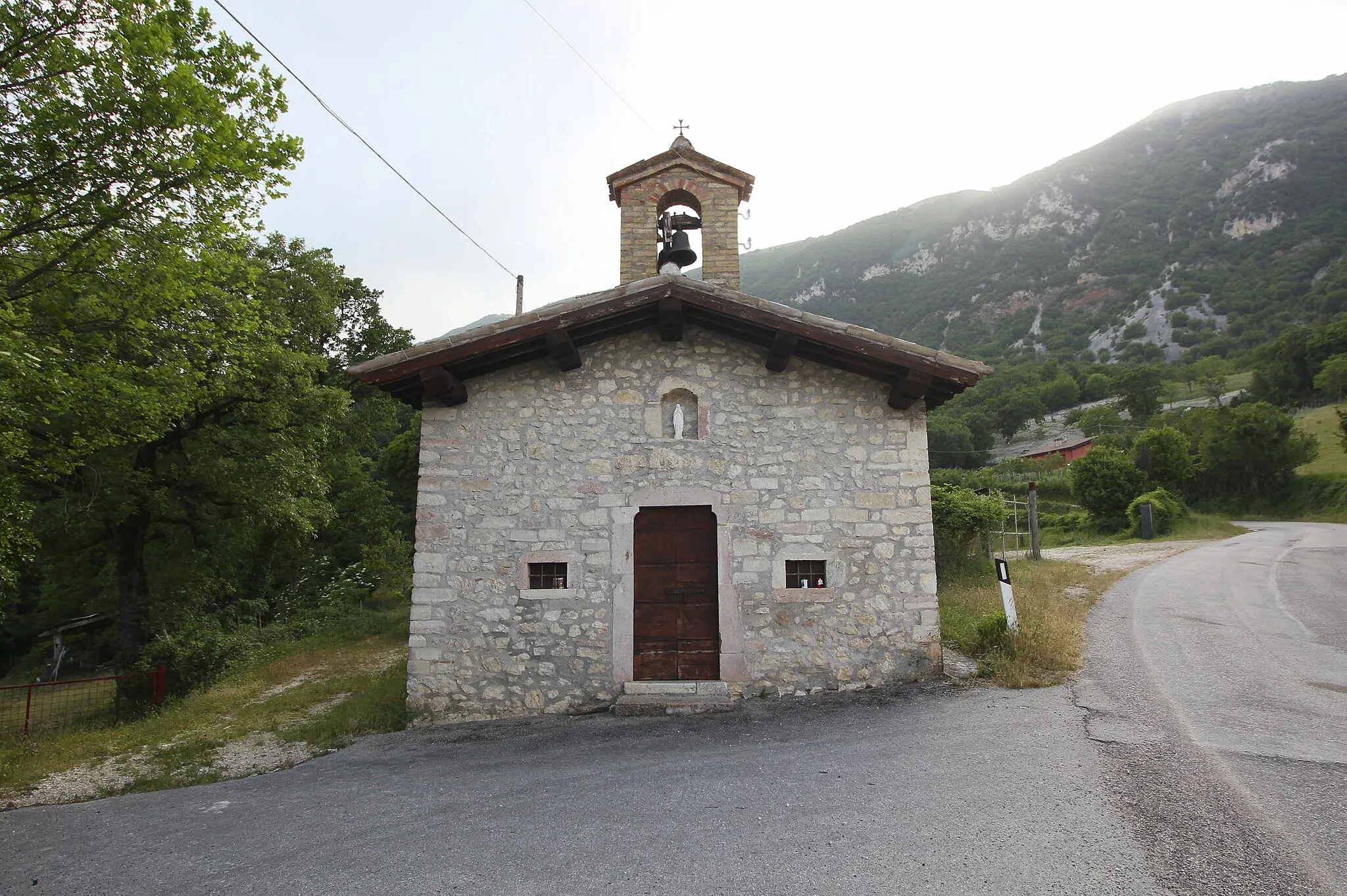 Photo showing: Church Madonna Addolorata, Macchia, hamlet of Cerreto di Spoleto, Umbria, Italy