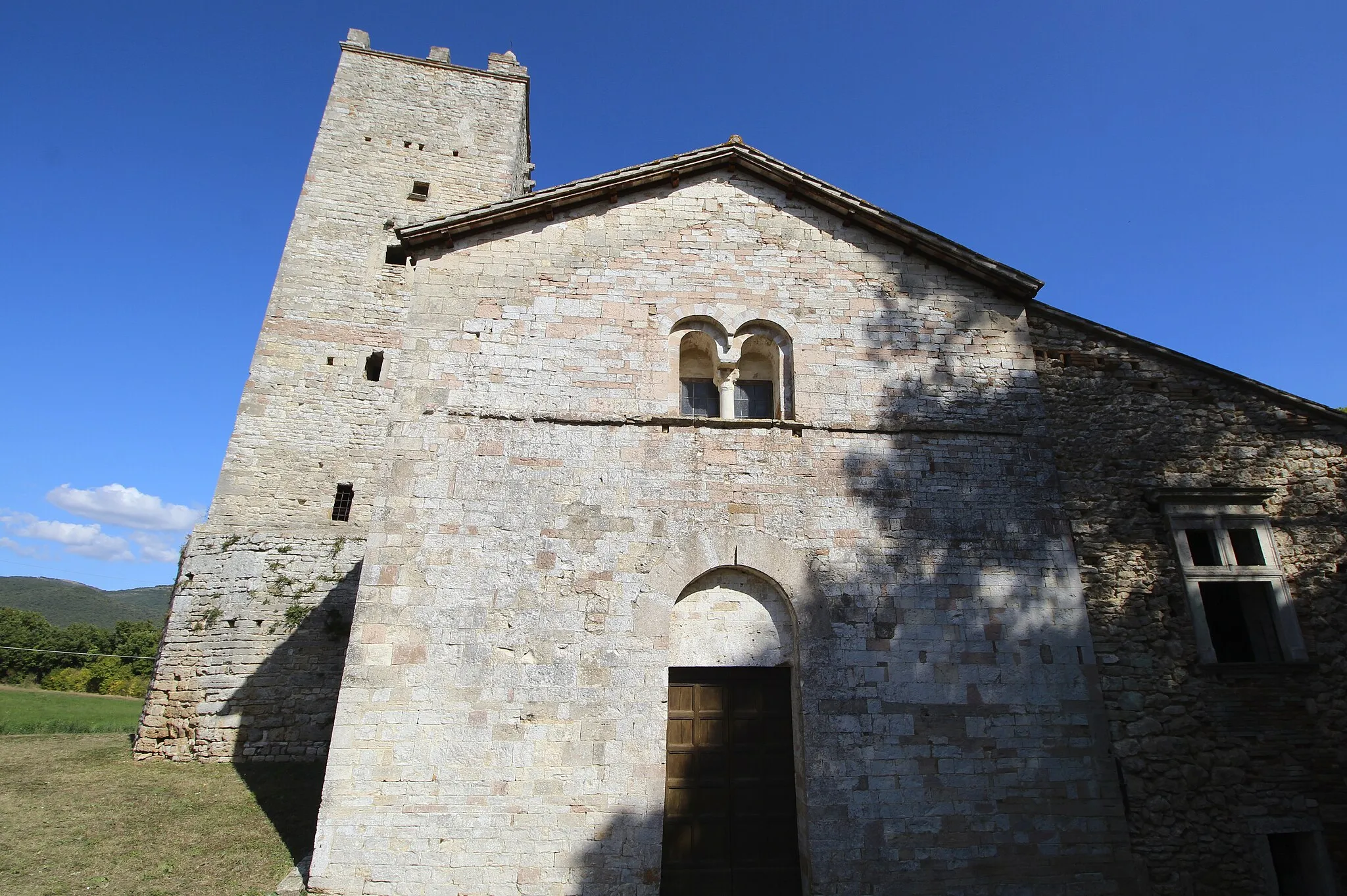 Photo showing: church and abbey Santi Fidenzio e Terenzio, Massa Martana, Province of Perugia, Umbria, Italy