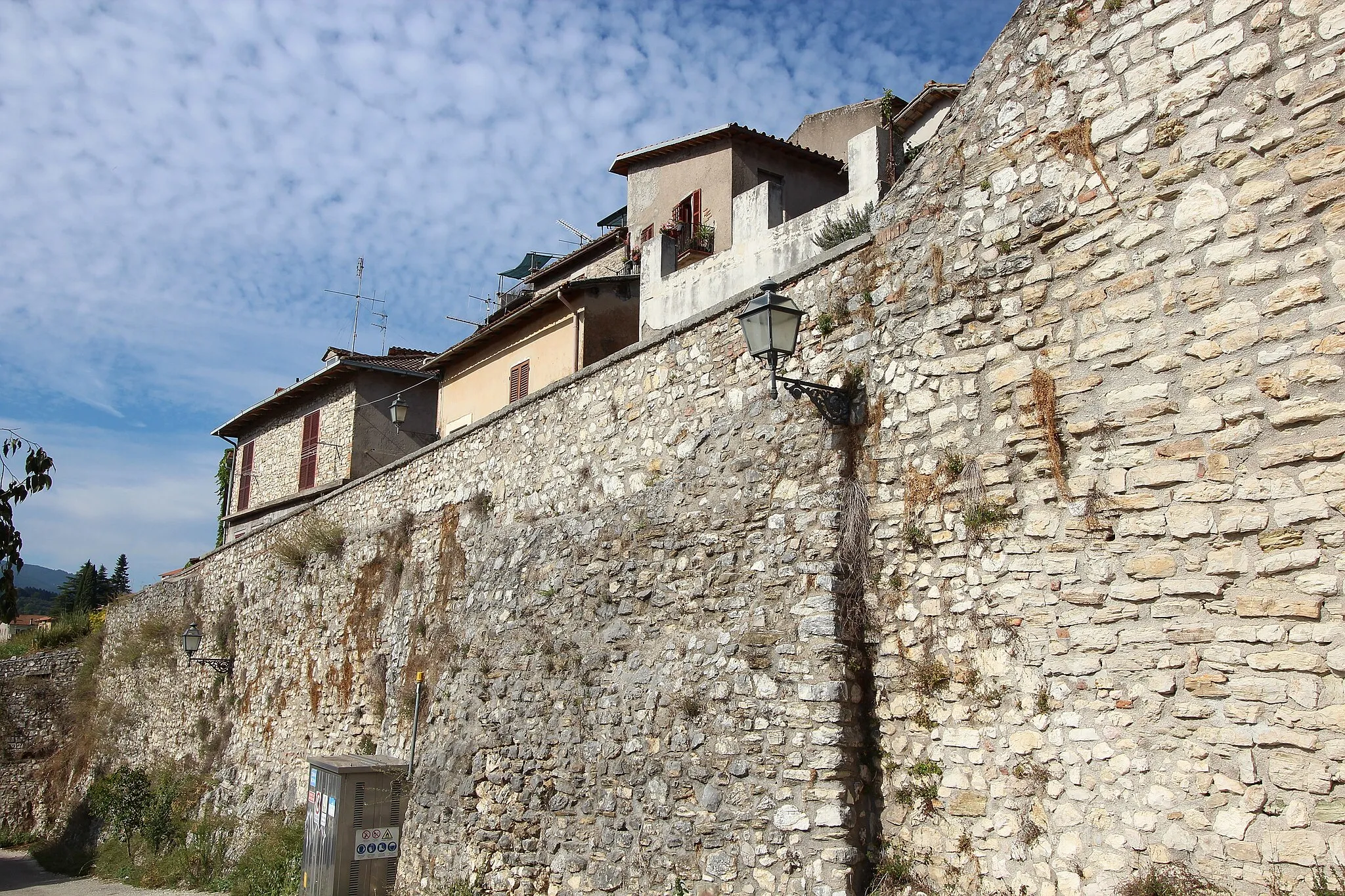 Photo showing: Defensive walls of Collestatte (Terni, Umbria, Italy)